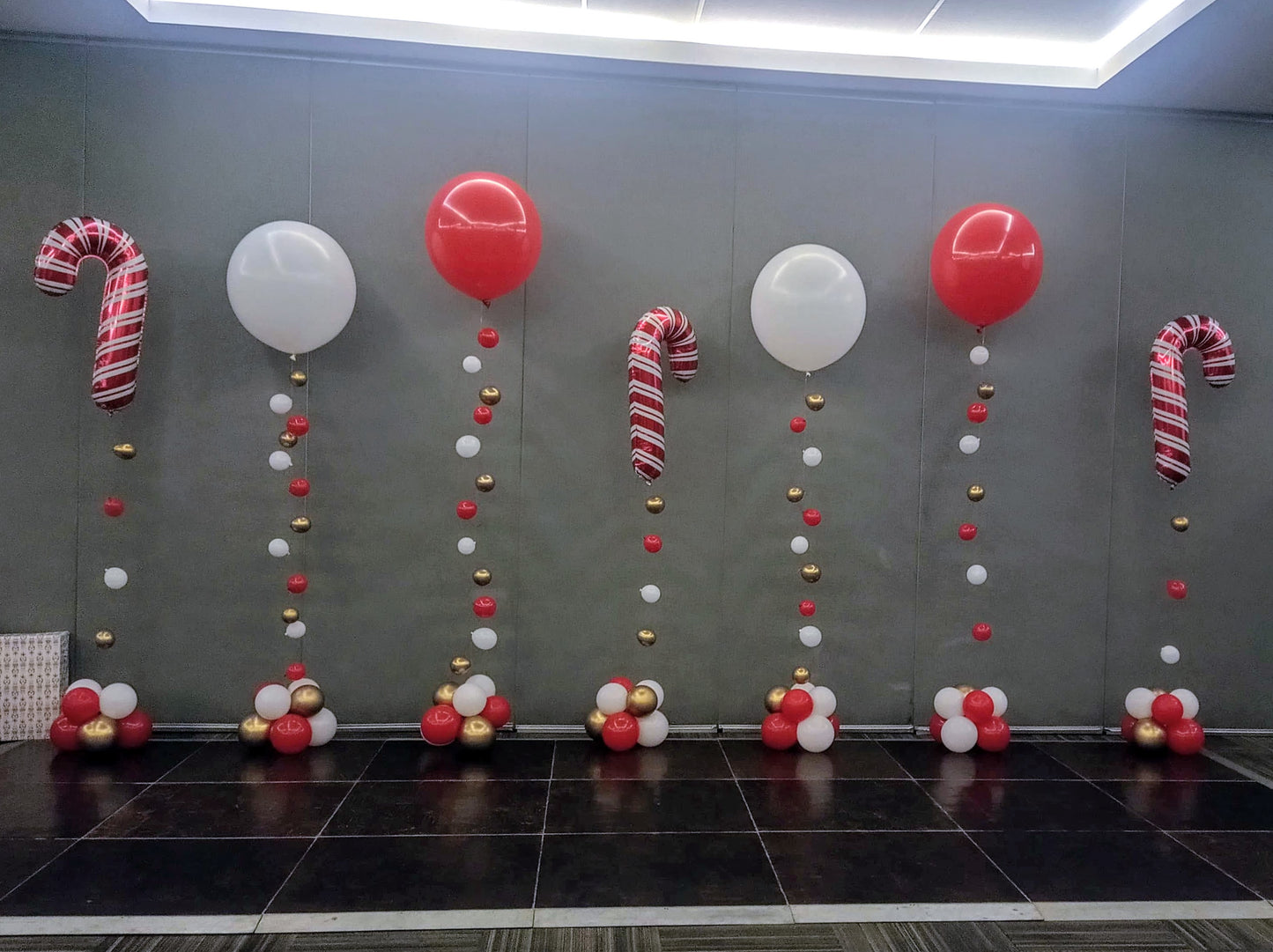 4 Globos Jumbo y 3 Caramelos Jumbo + Tiras