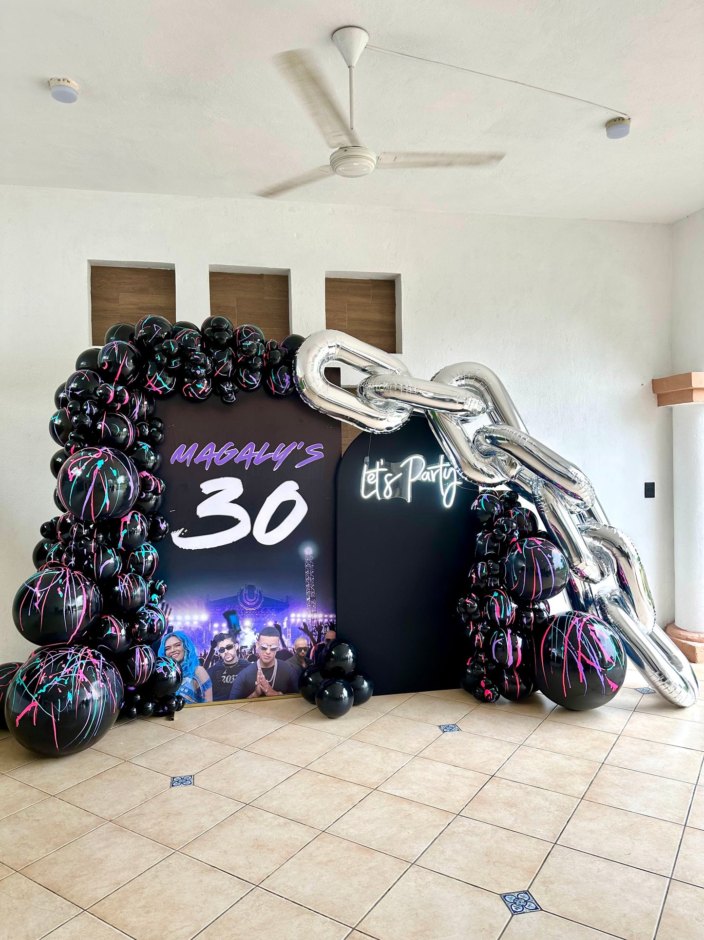 Set 2 mamparas + Cadena de globos