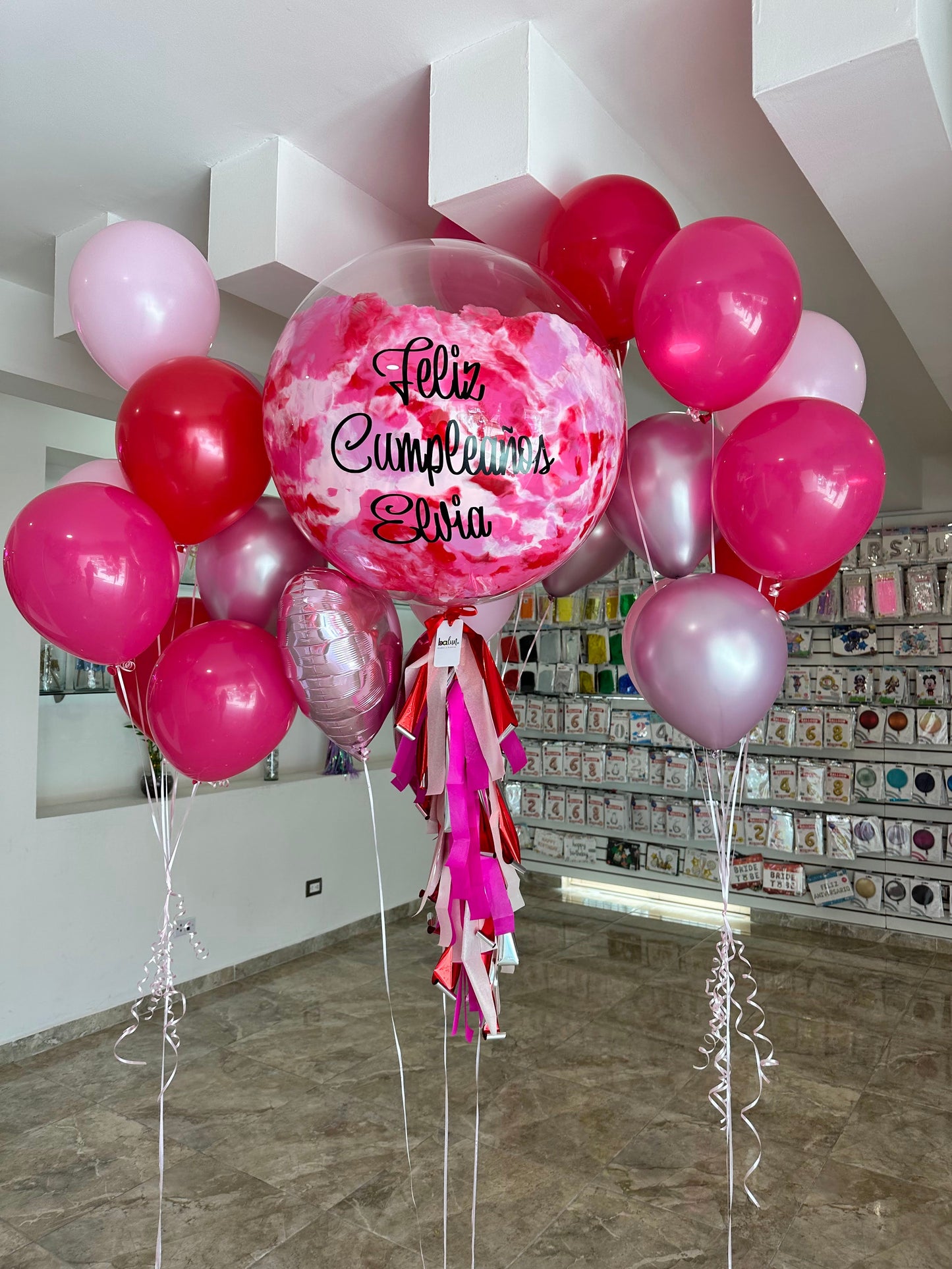 Globo Burbuja + 1 Corazón + 2 Globos Látex + 2 Ramilletes de Globos Látex