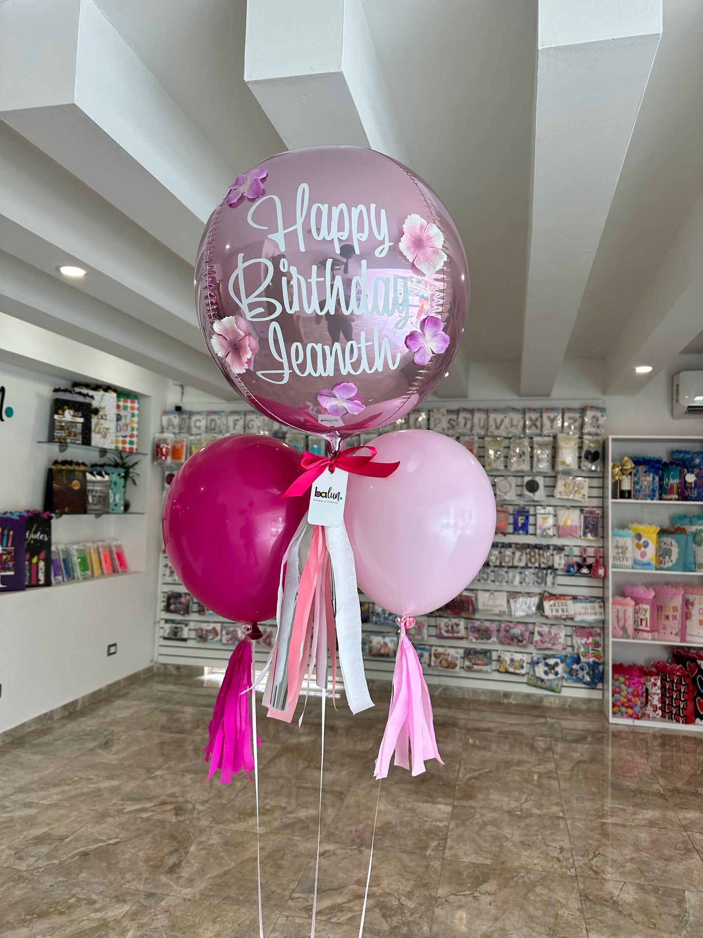 Orbz Chico + 2 Globos Látex + Florecitas