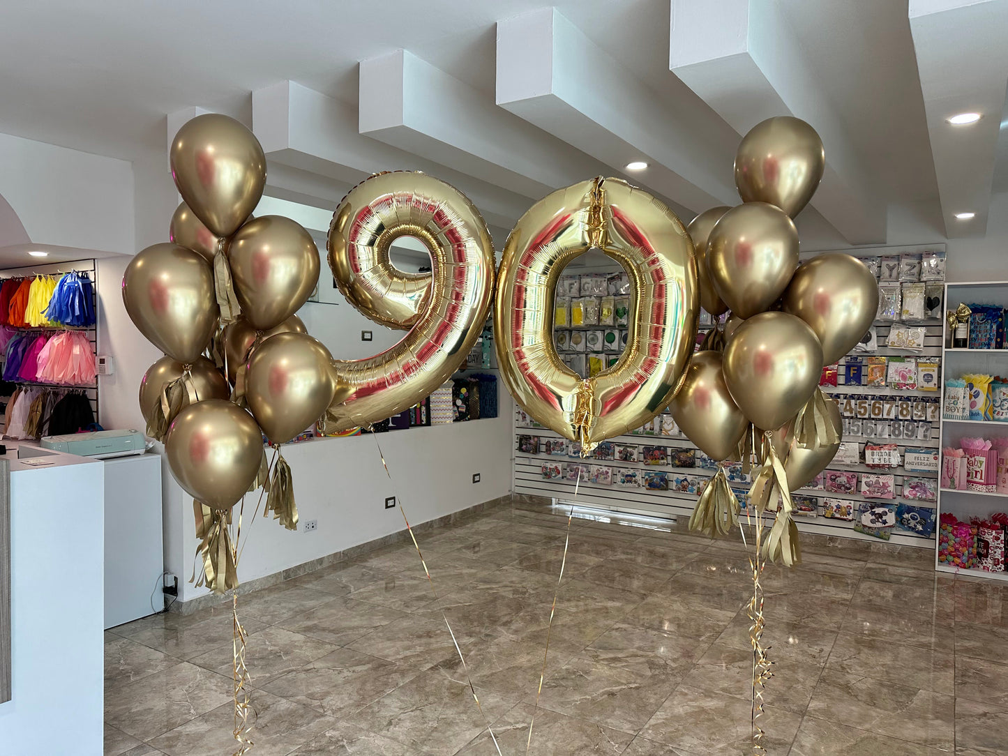 Número Jumbo + 2 Ramilletes de globos látex