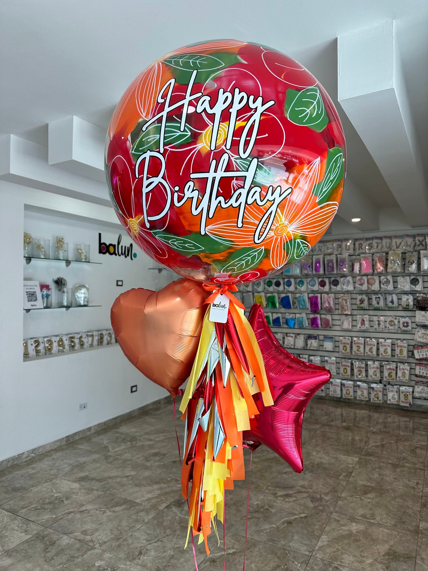 Globo Burbuja Diseño de Flores + 1 Corazón Metálico + 1 Estrella Metálica