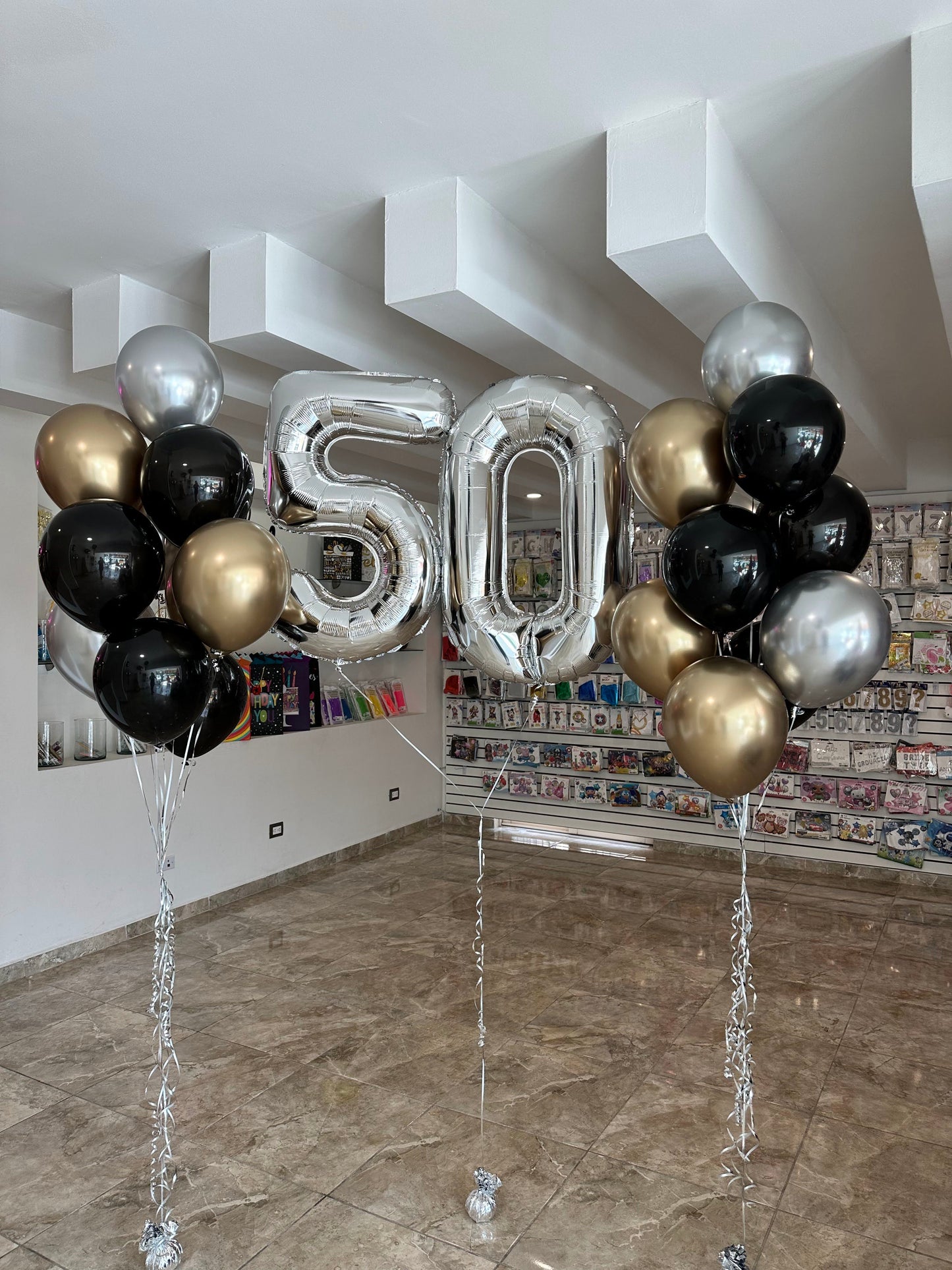 Número Jumbo + 2 Ramilletes de Globos Látex