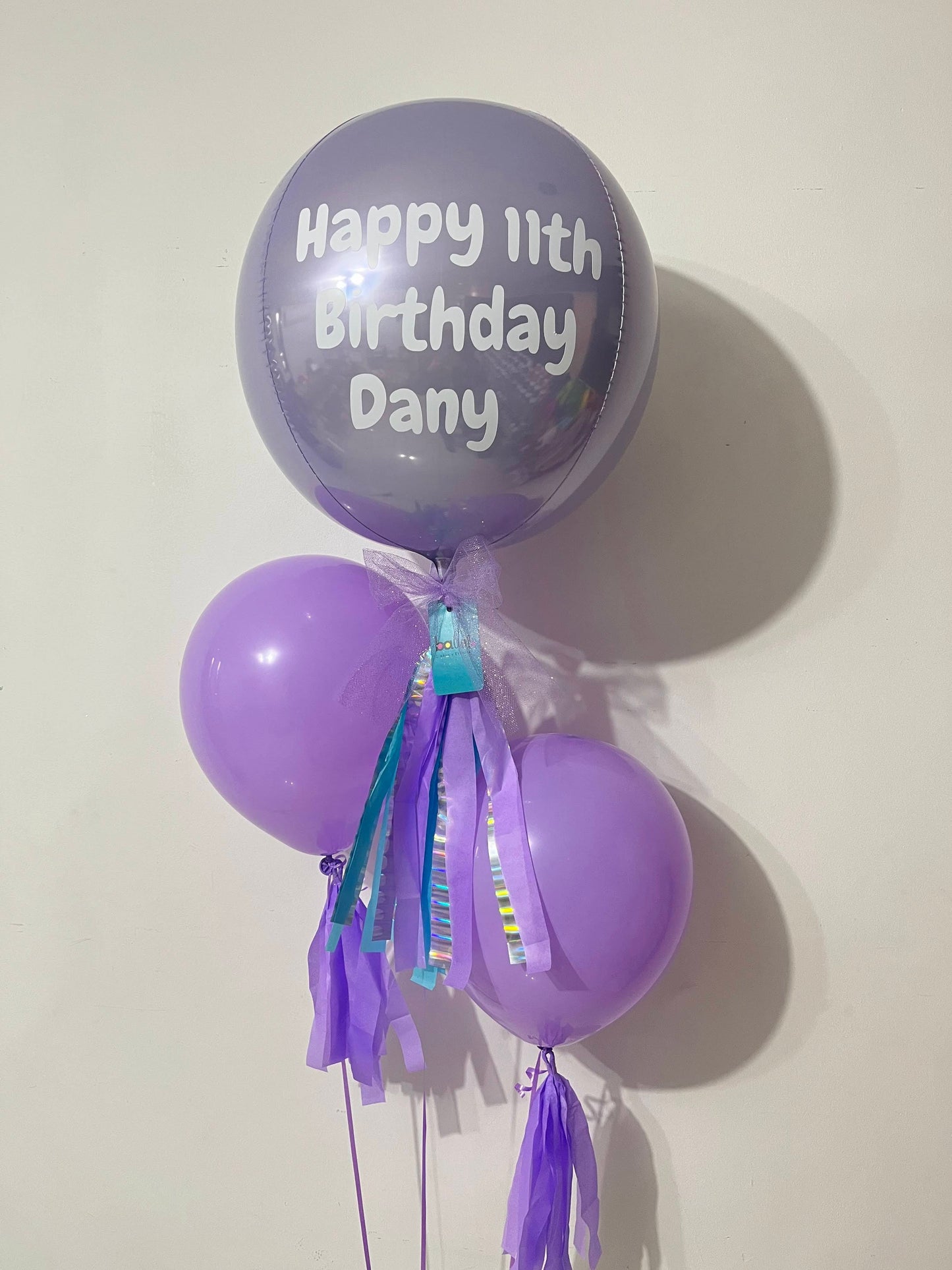 1 Orbz Chico + 2 Globos látex