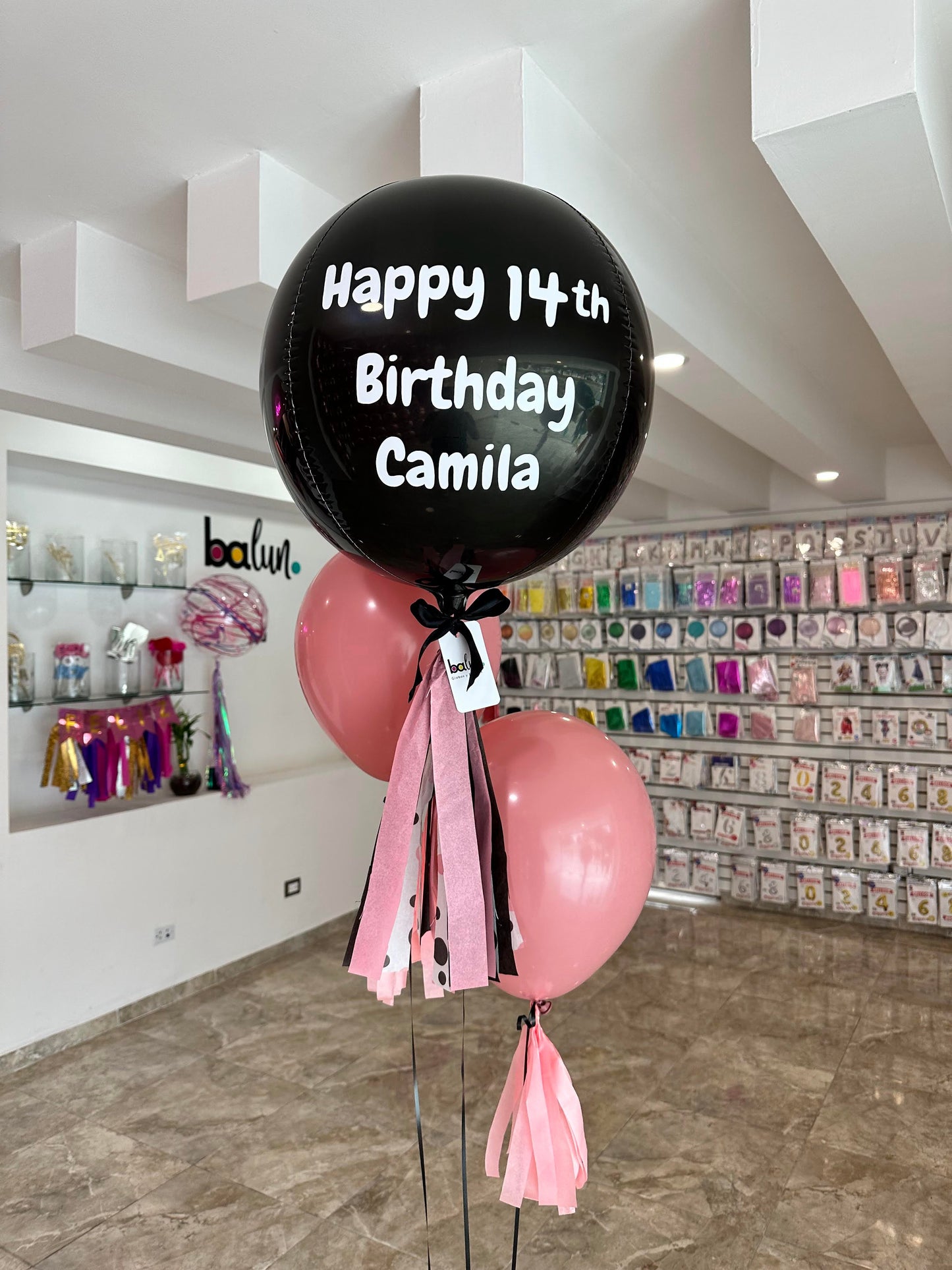 1 Orbz Chico + 2 Globos látex