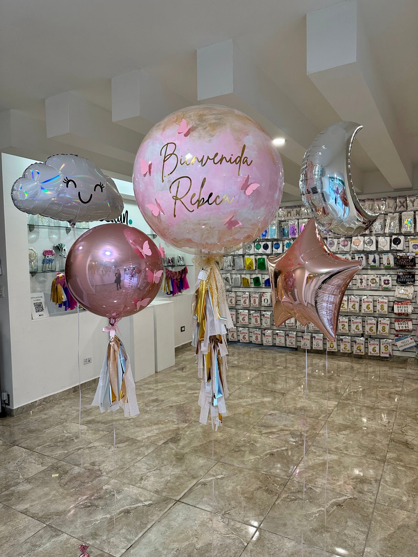 Globo Burbuja + 1 Orbz + 1 Nube Sonriente + 1 Estrella + 1 Luna + Mariposas