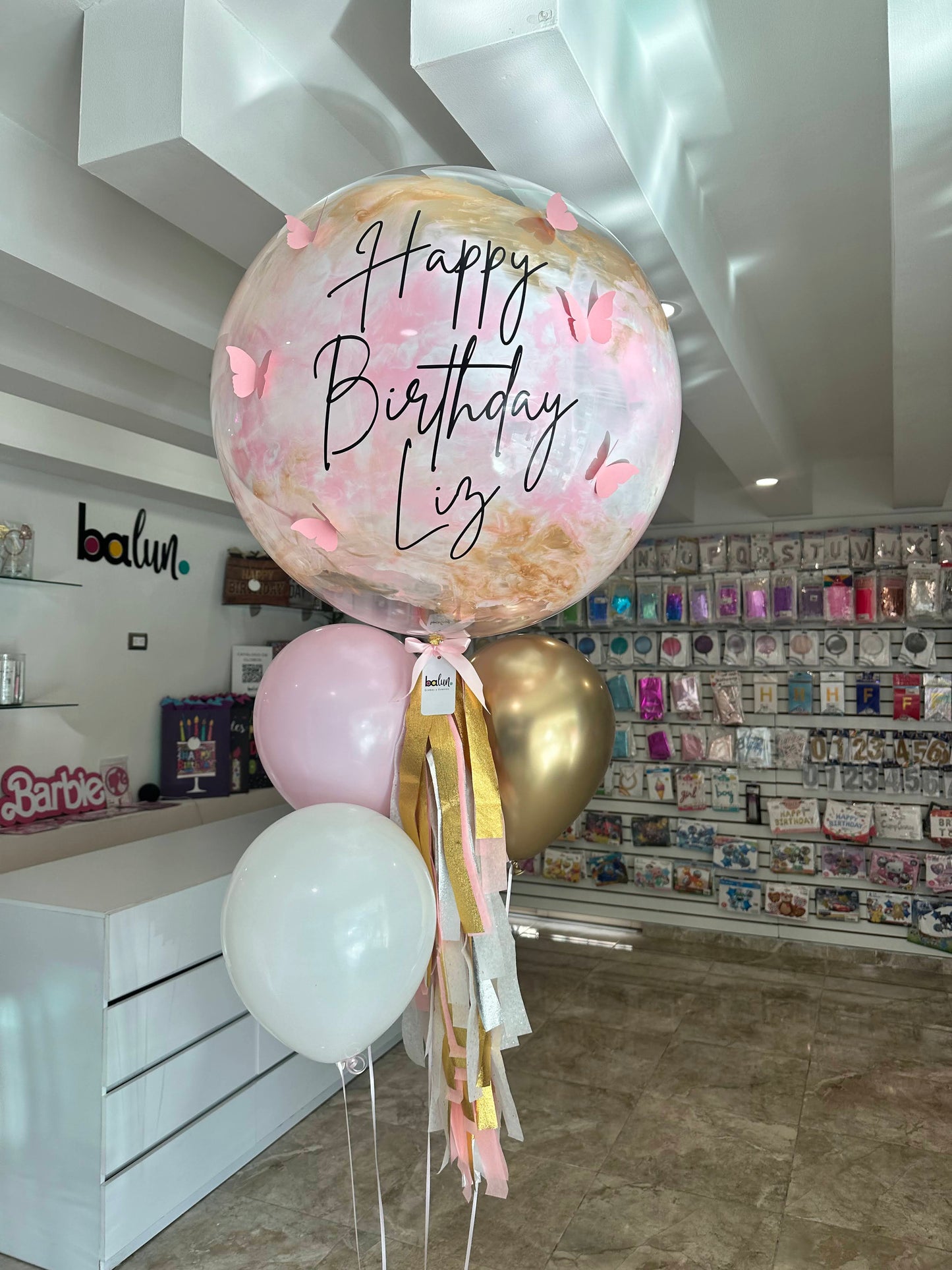 1 Globo Burbuja + 3 Globos Látex + Mariposas