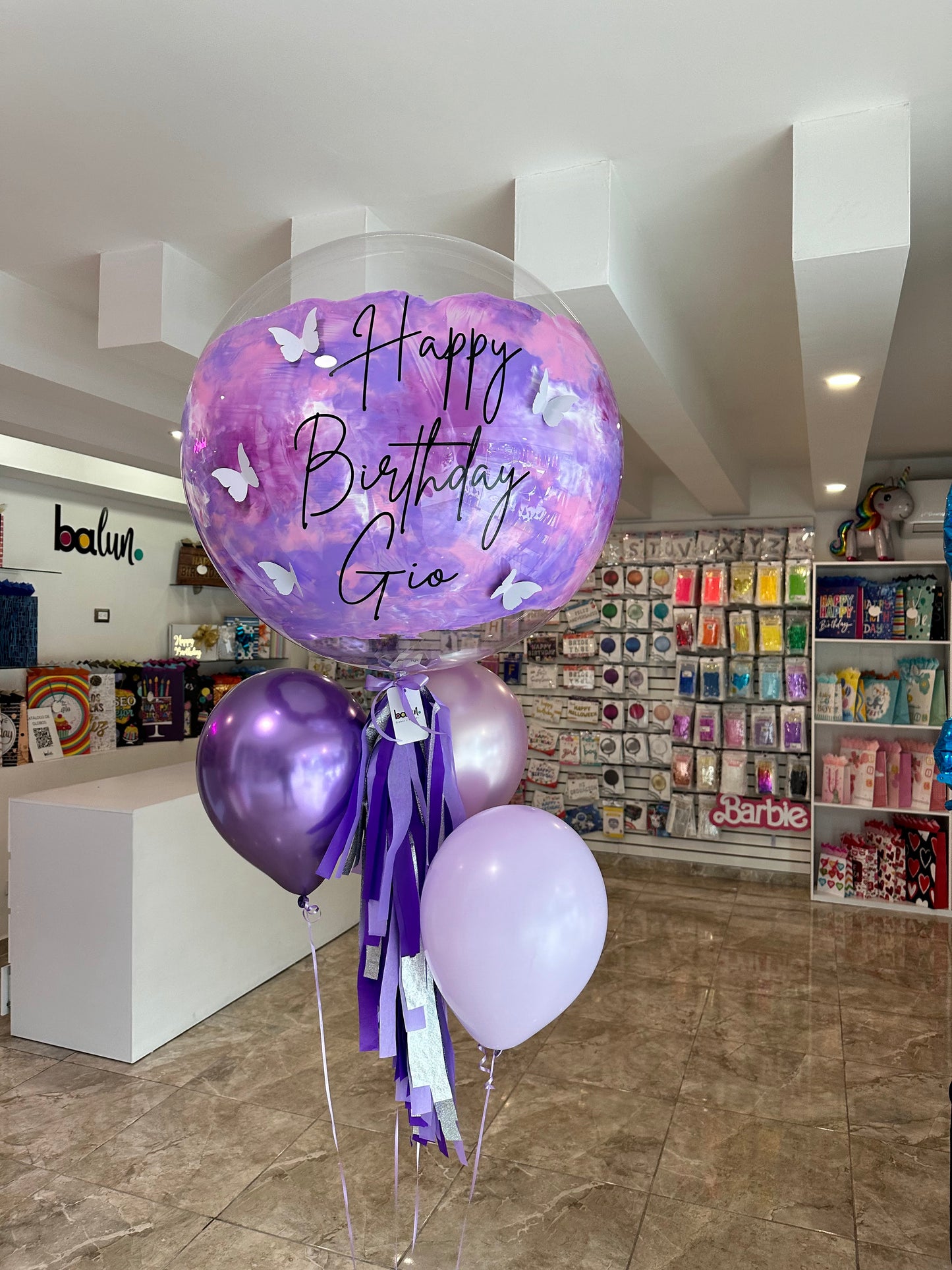 1 Globo Burbuja + 3 Globos Látex + Mariposas