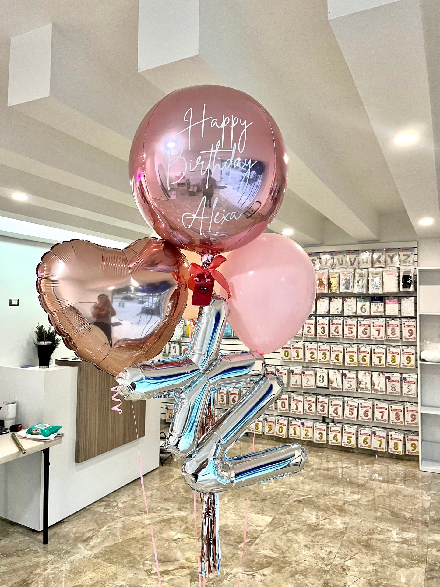 Orbz Chico + Letras XV + 1 Corazón + 2 Globos Látex
