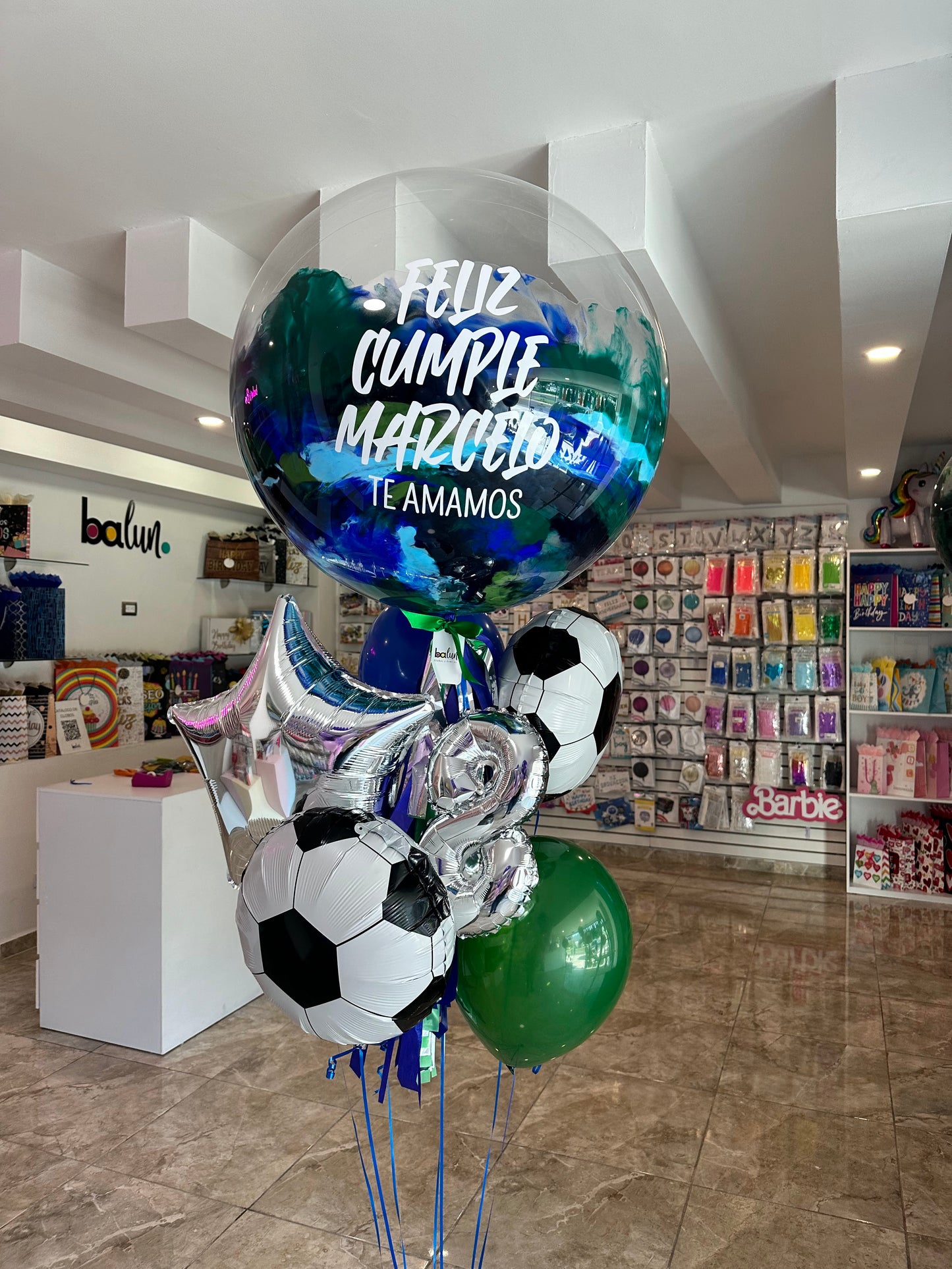 Globo Burbuja + Número Chico +2 Balon de Fútbol + 2 Globos Látex + 1 Estrella