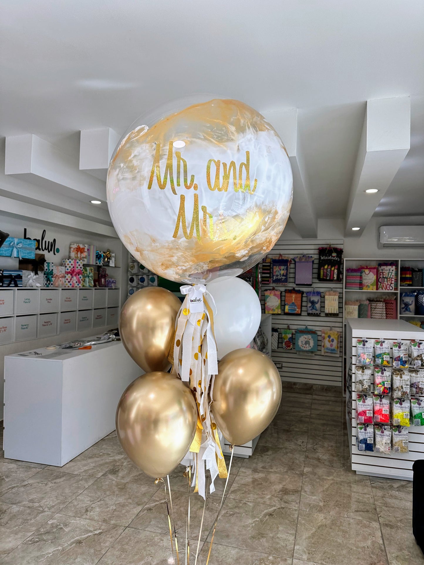 Globo Burbuja + 5 Globos Látex