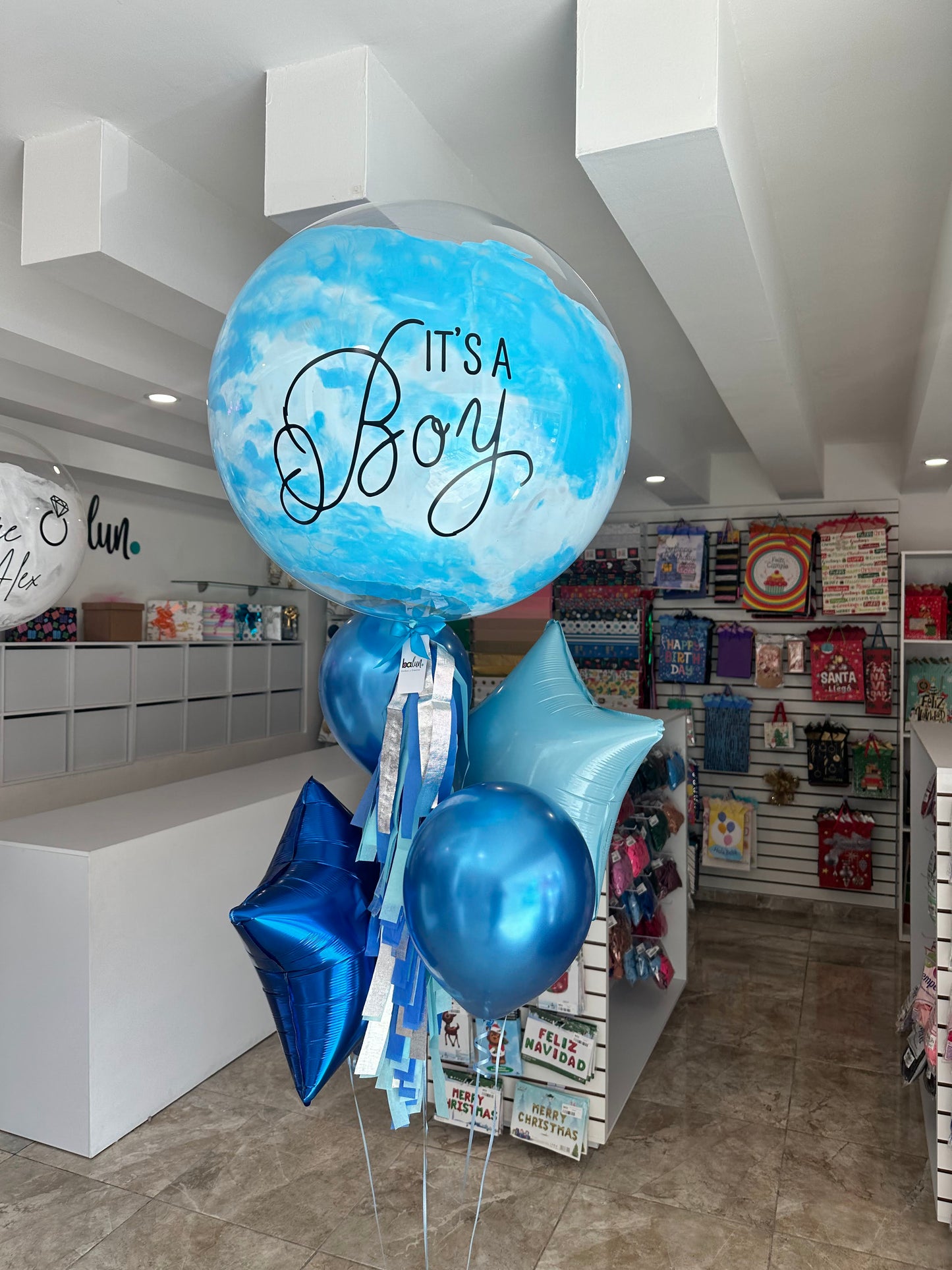 Globo Burbuja + 2 Estrellas + 2 Globos Látex