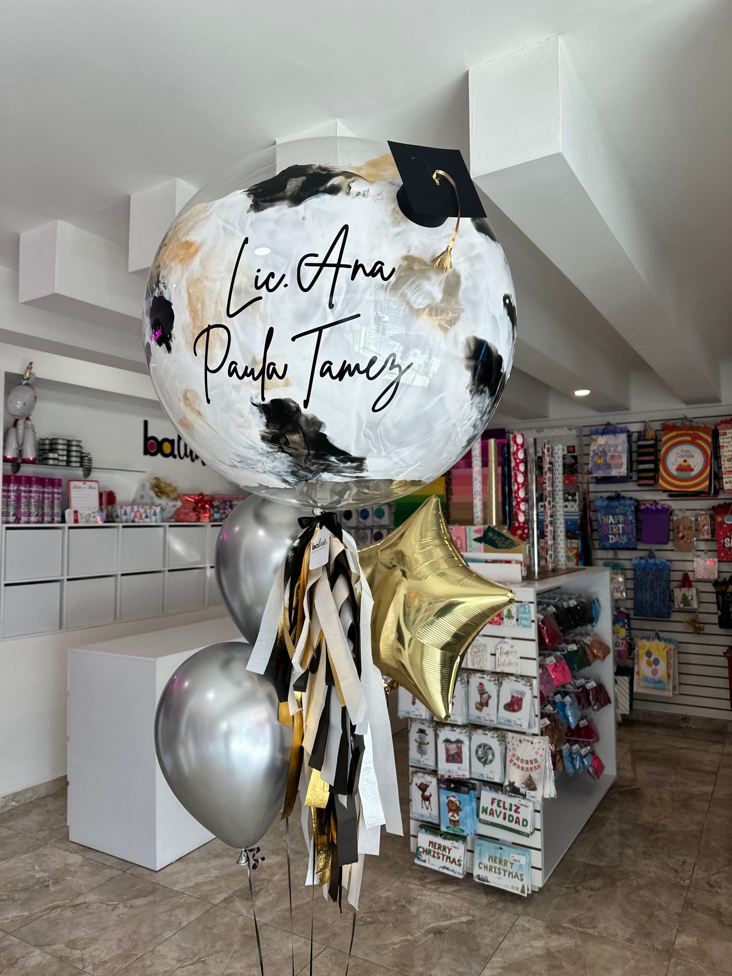 Globo Burbuja Grad + 1 Estrella Metálica + 2 Globos Látex + Birrete 3D