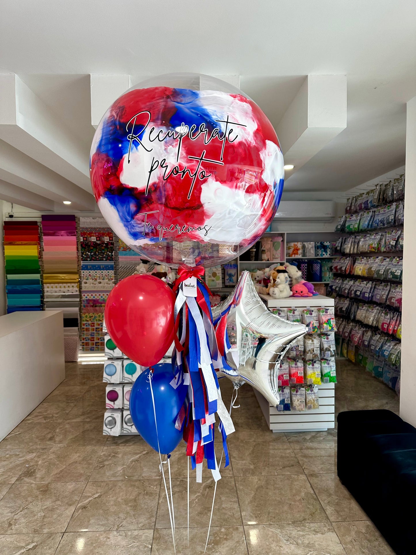 Globo Burbuja + 2 Globos Látex + 1 Estrella Metálica