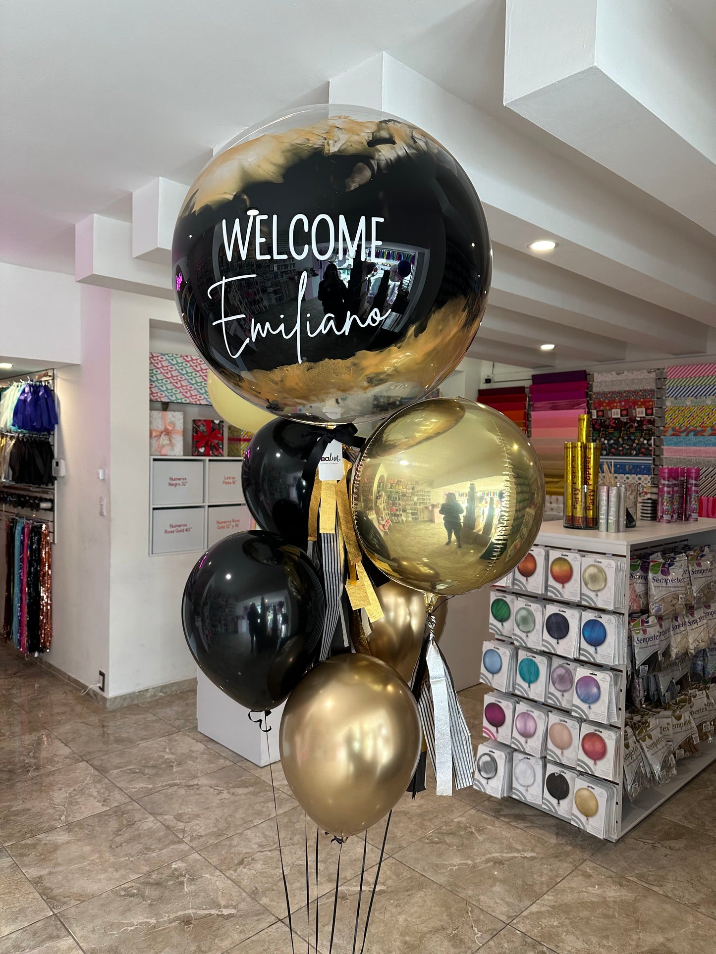 Globo Burbuja + 1 Orbz Chico + 4 Globos Látex