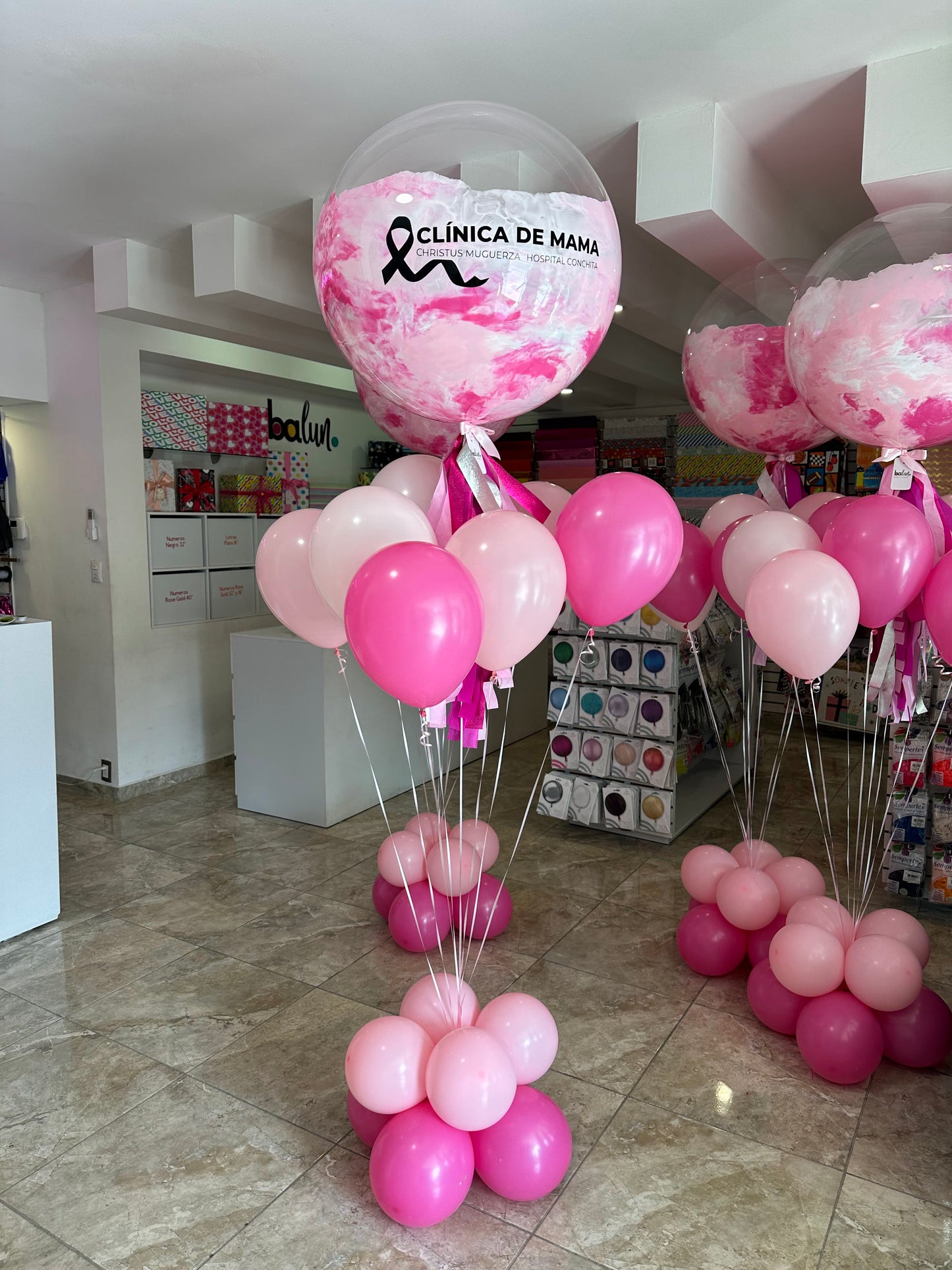 1 Ramillete de Globo Burbuja + Globos Látex + Logo