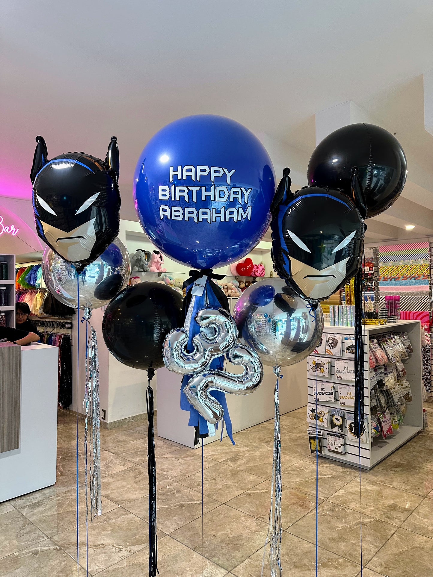 Globo Burbuja + 2 Batman + Número Chico + 4 Orbz