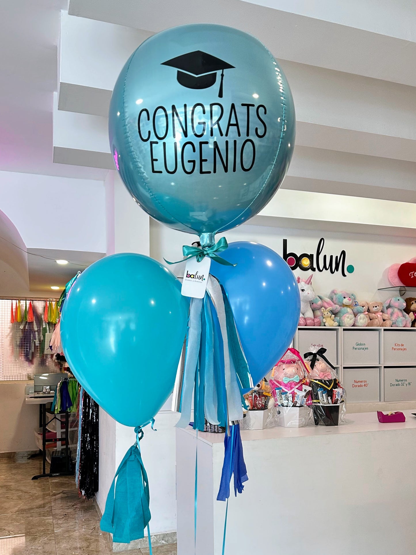 Orbz Chico + 2 Globos Látex