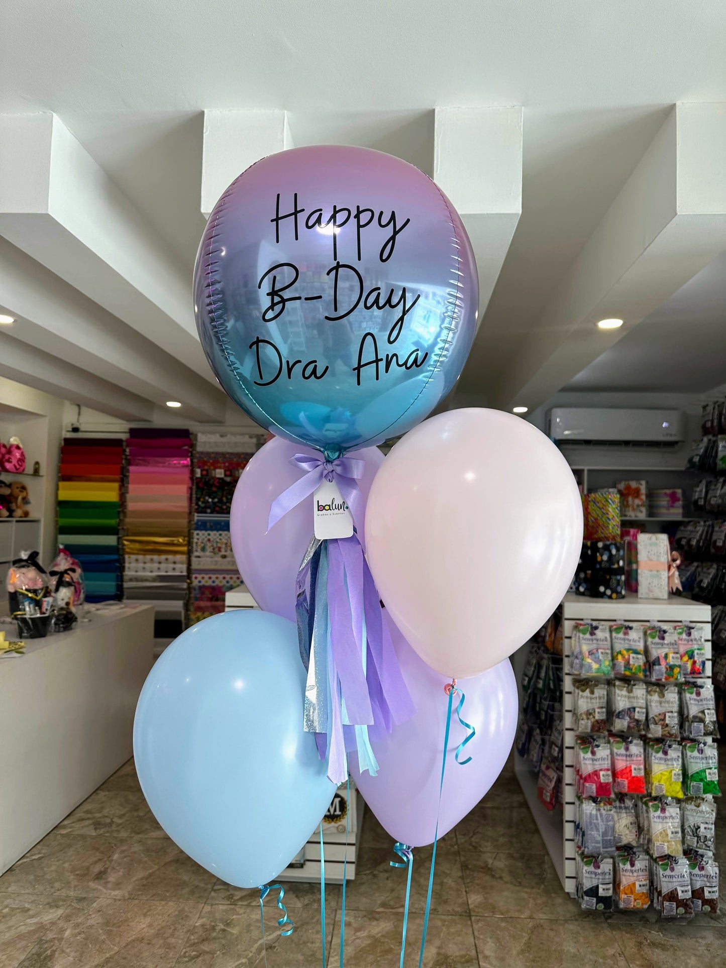 1 Orbz Chico + 4 Globos Látex