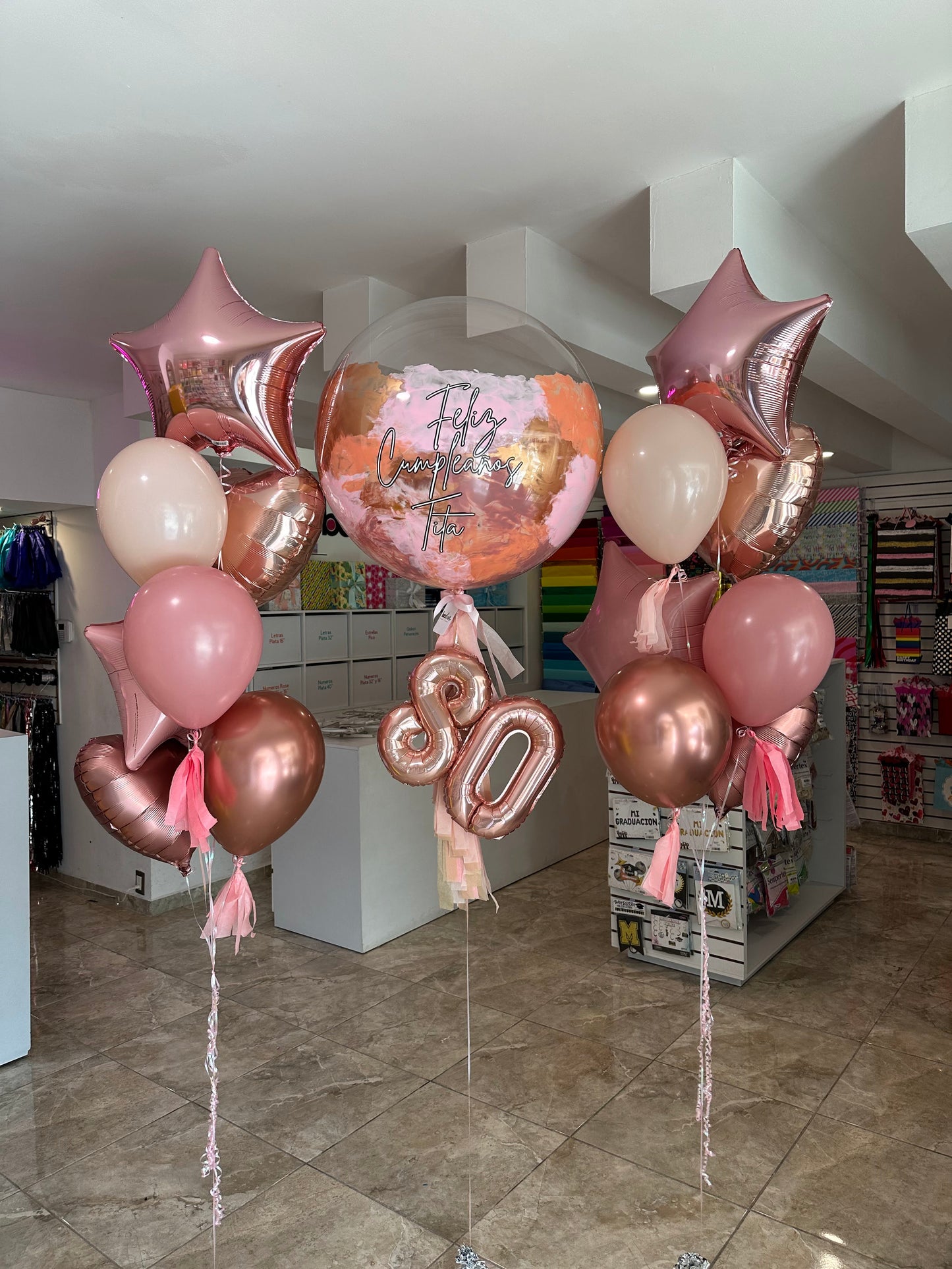 Globo Burbuja + Número Chico + 2 Ramilletes de Estrellas, Látex y Corazones