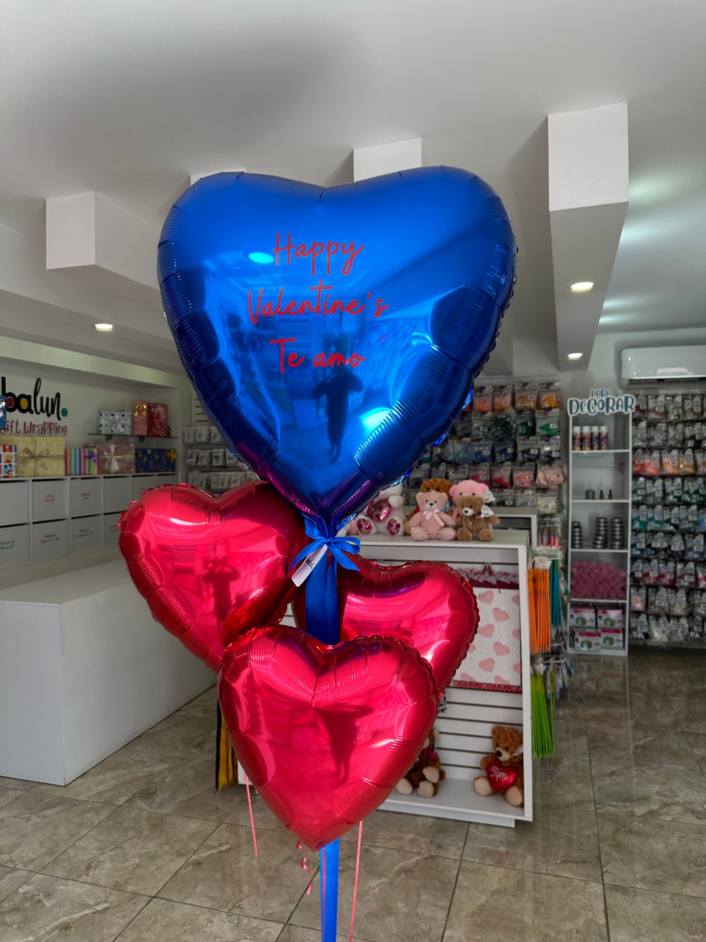 Corazón Jumbo Valentine's + 3 Corazones Metálicos