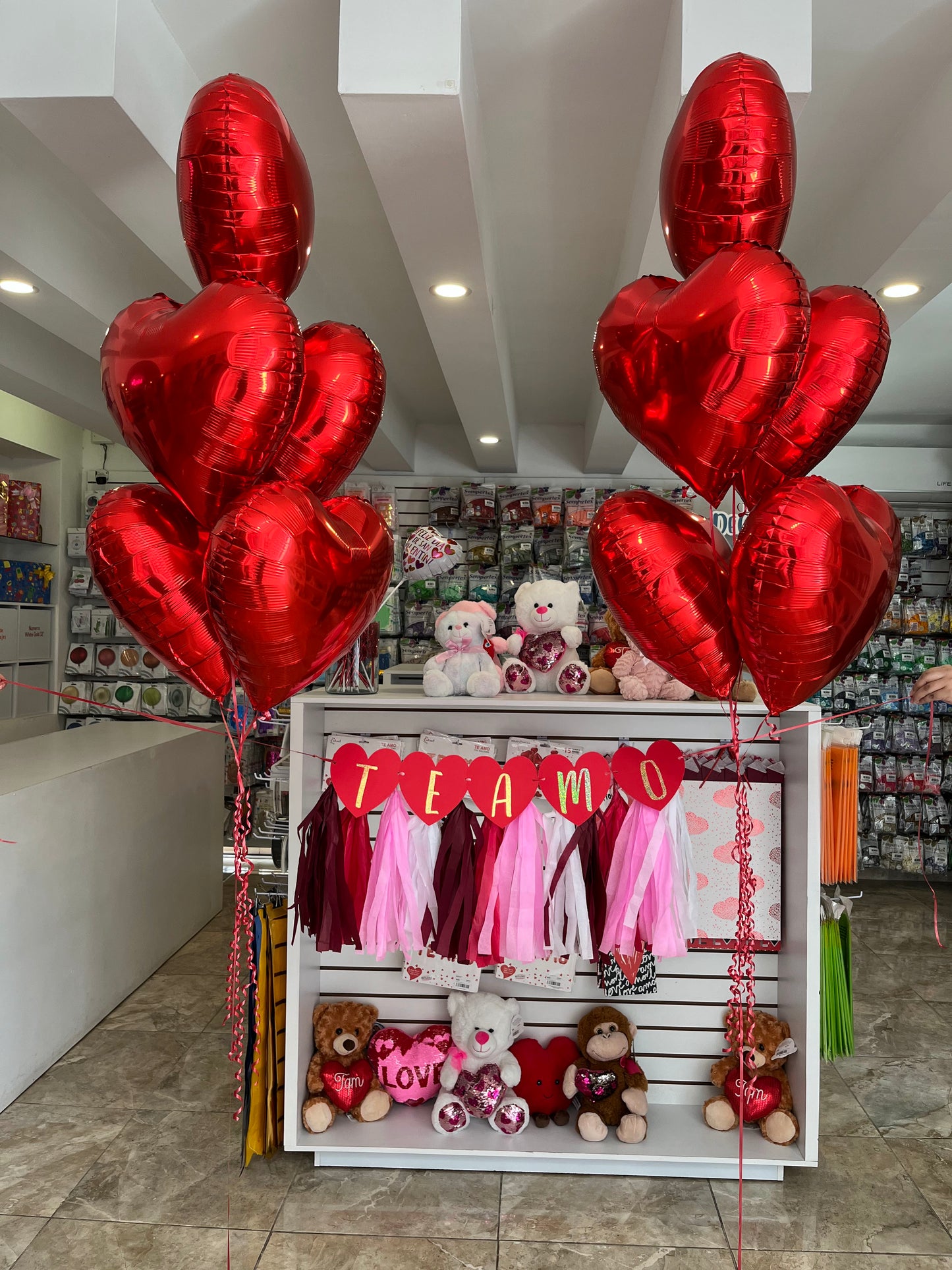 2 Ramilletes de Corazones Metálicos + Banner Te Amo
