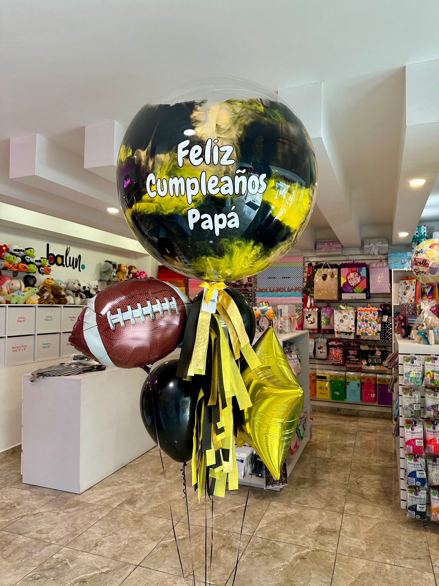 Globo Burbuja + 2 Globos Látex + 1 Estrella Metálica + 1 Pelota de Americano