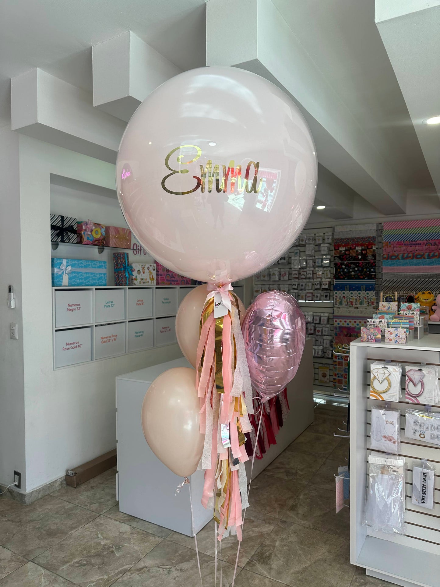 Globo Burbuja + 2 Globos Látex + 1 Corazon Metálico