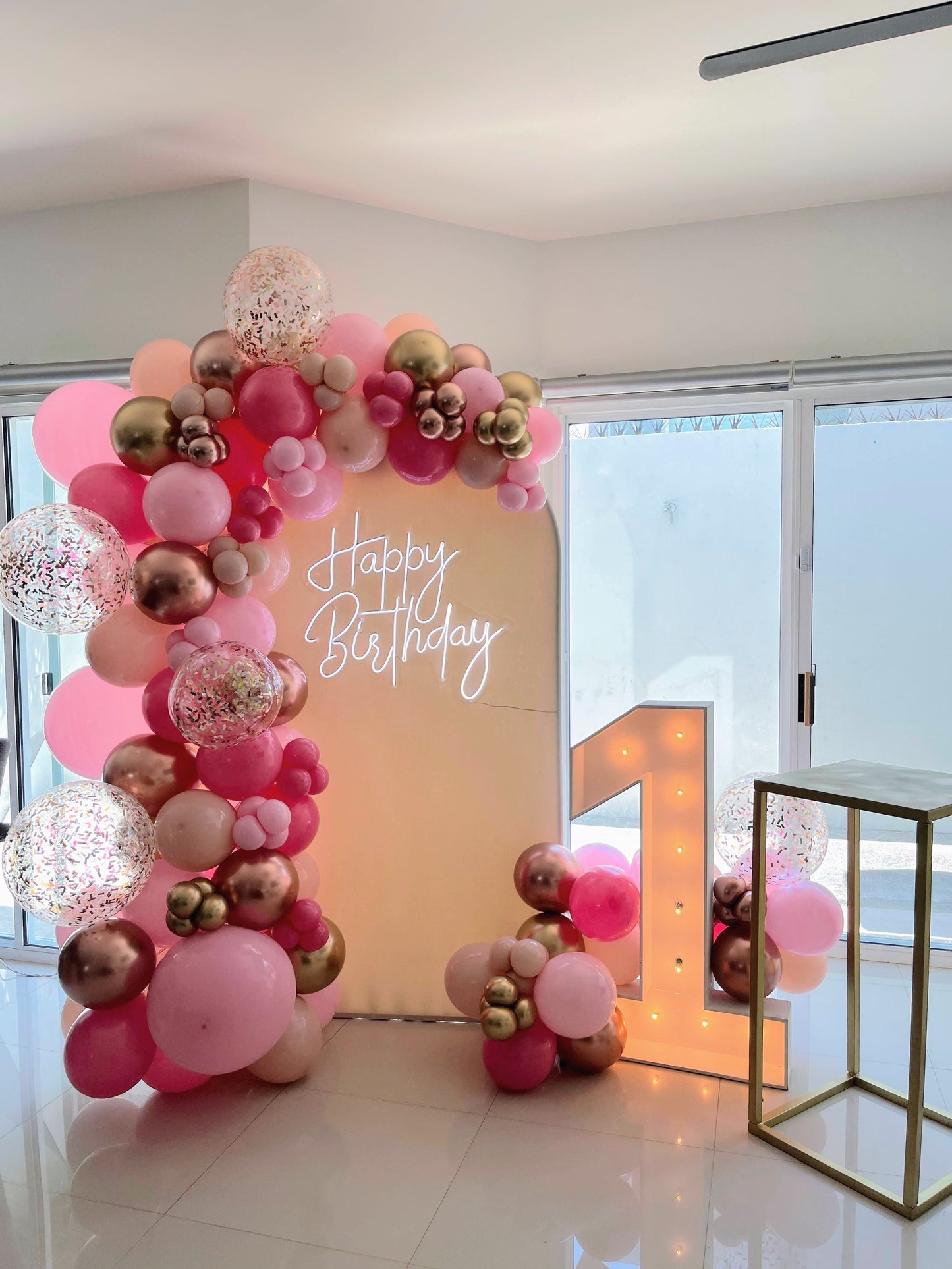 Mampara Cumpleaños 1 + Mesita para Pastel