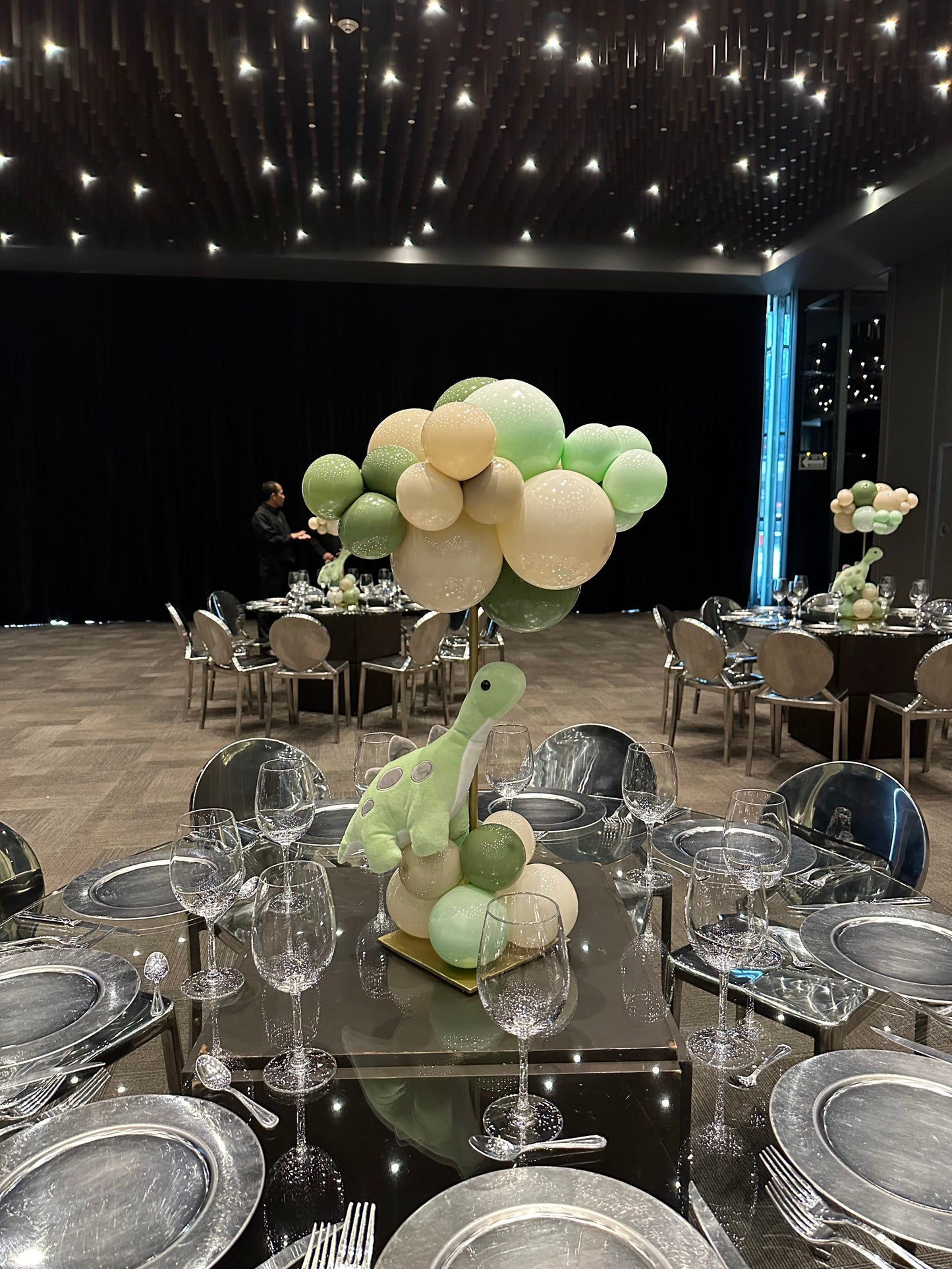 Centros de Mesa Dinosaurio con Nube de Globos