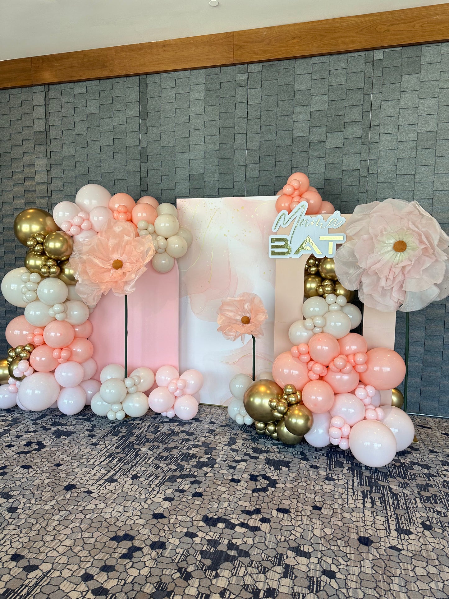 Mampara Personalizada + Arco + Flores de Organza