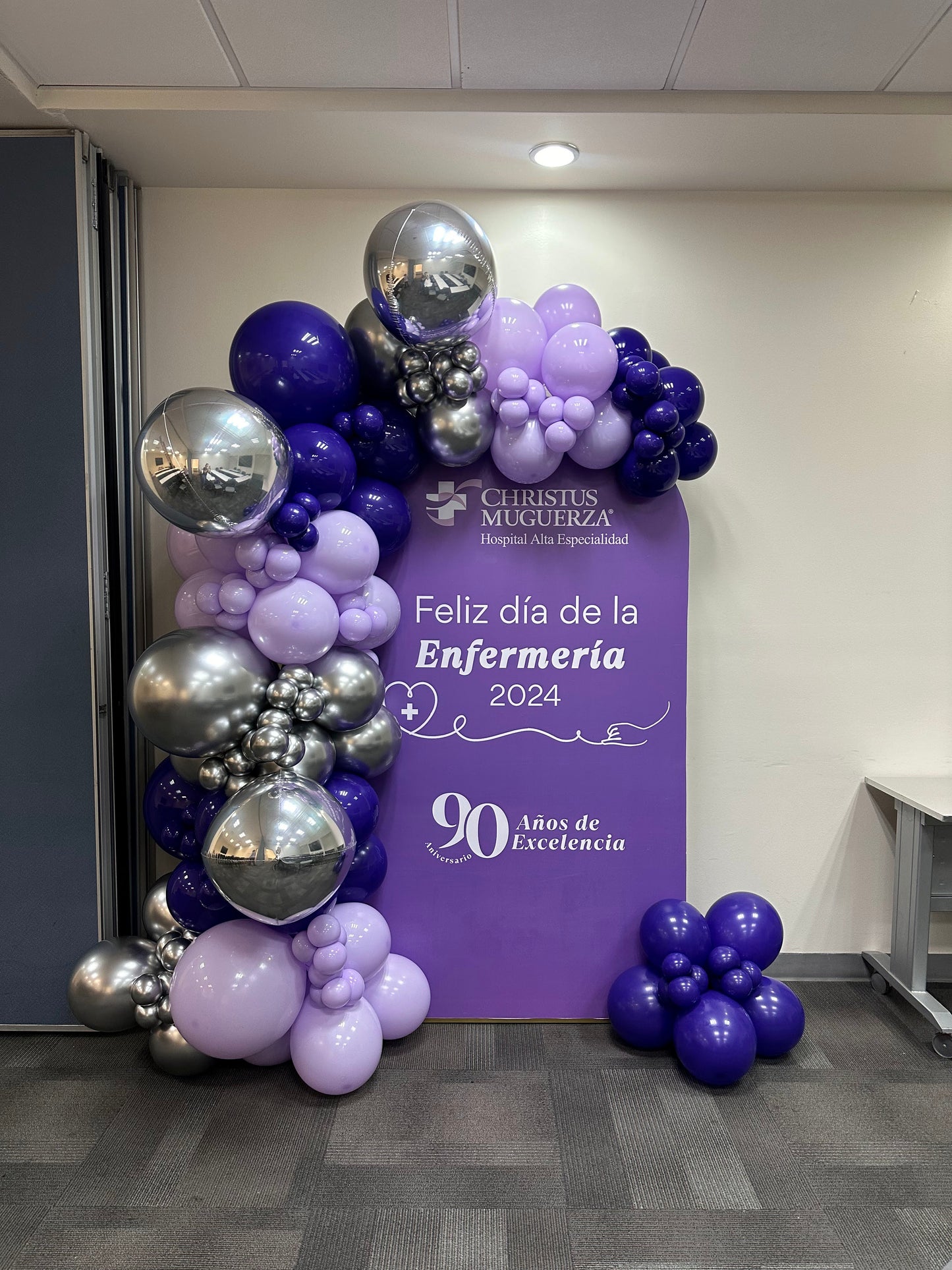 Mampara con Impresión Personalizada + 3 Esferas Metálicas