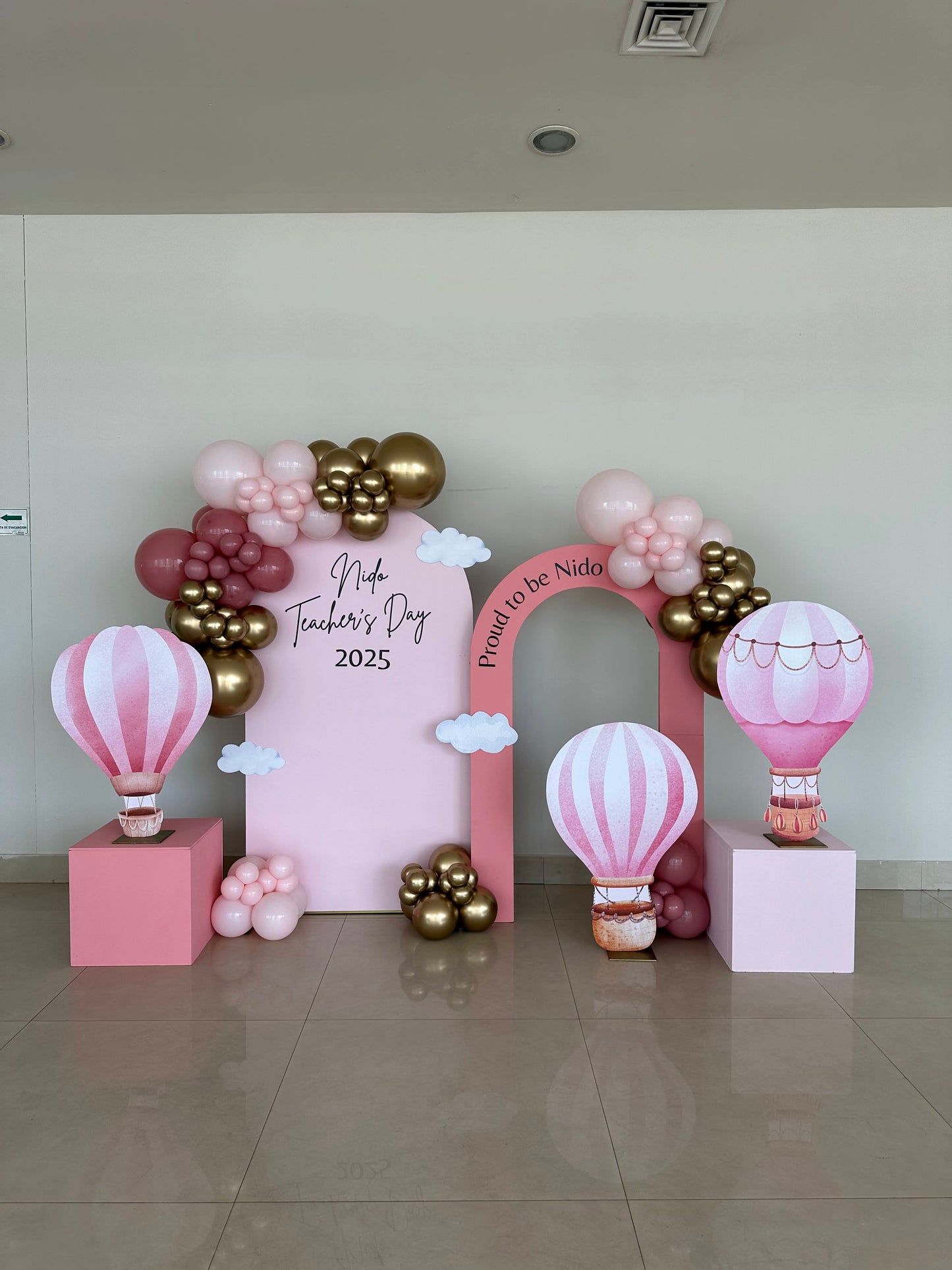 Decoración Día del Maestro Globos Aerostáticos