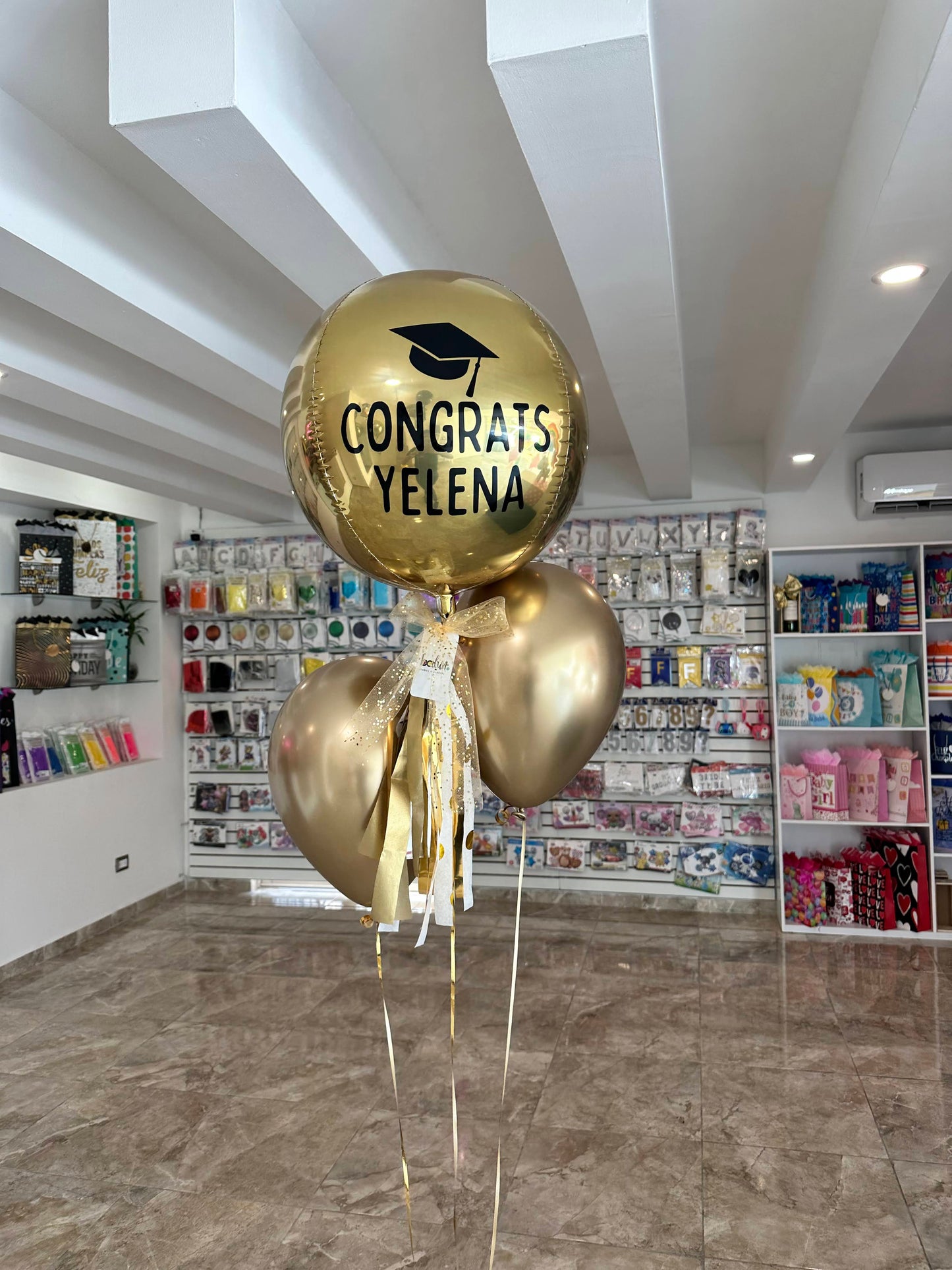 Orbz Chico + 2 Globos Látex