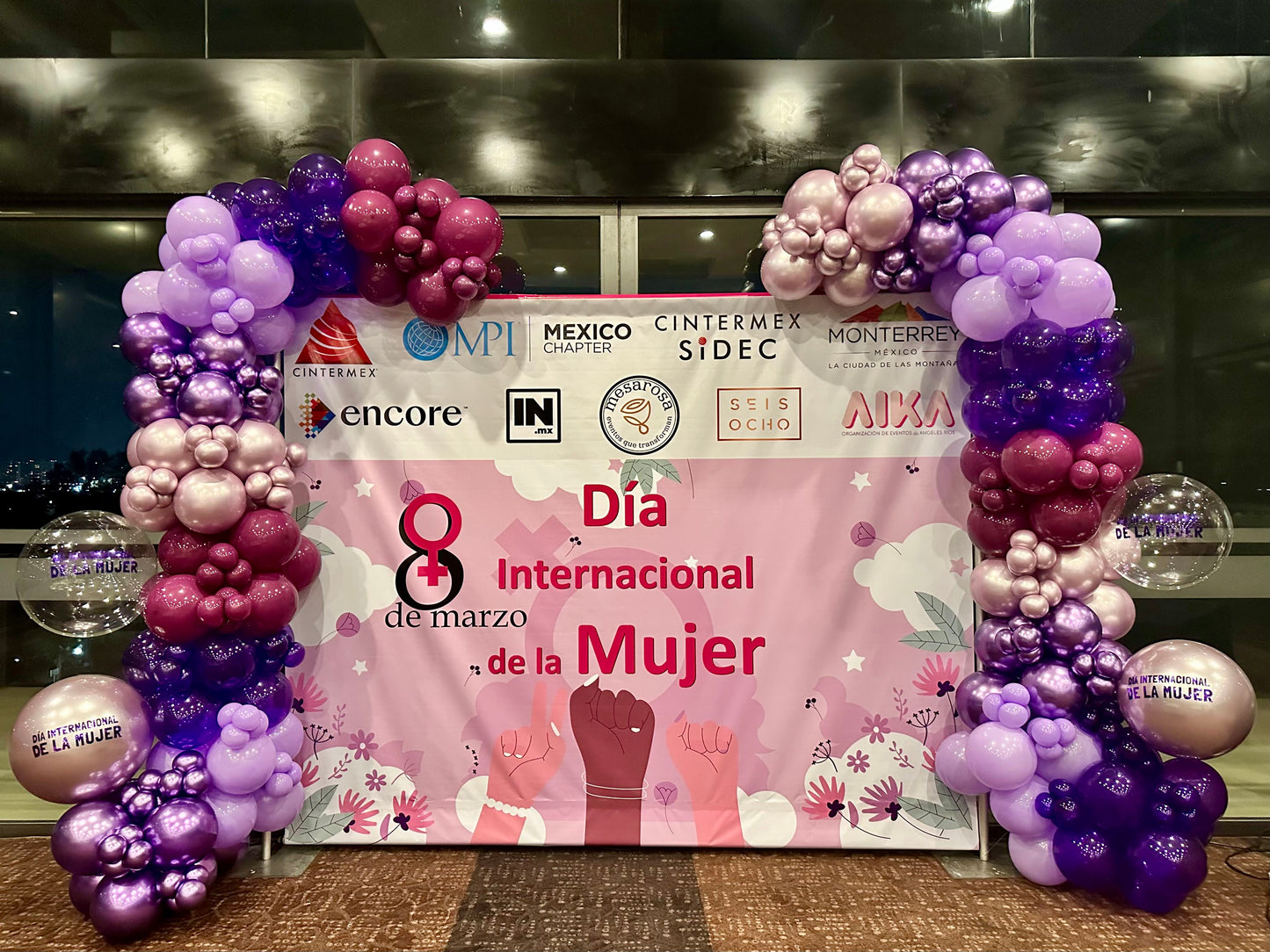 Guirnaldas de Globo con Lona Personalizada