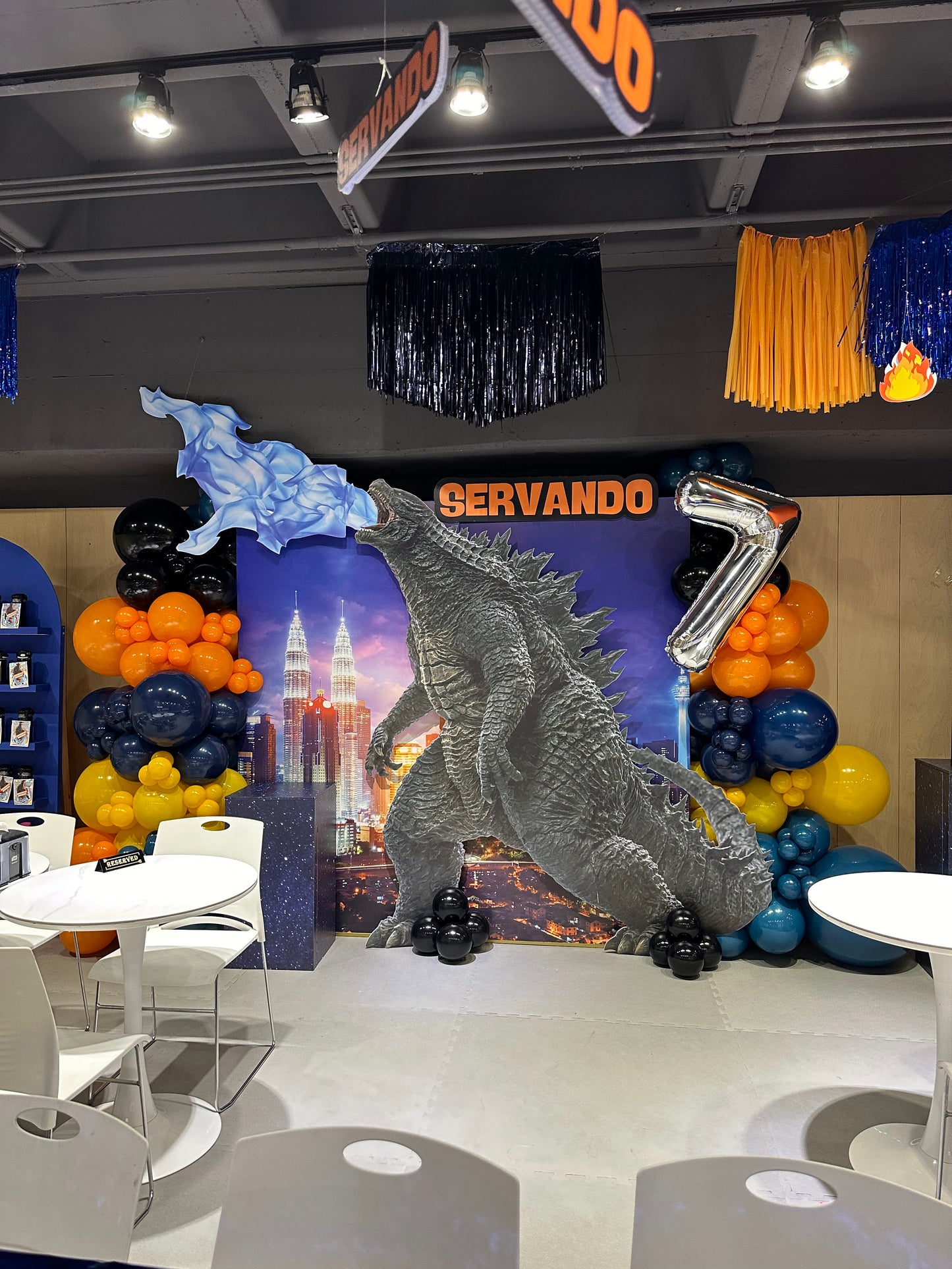 Decoración Godzilla