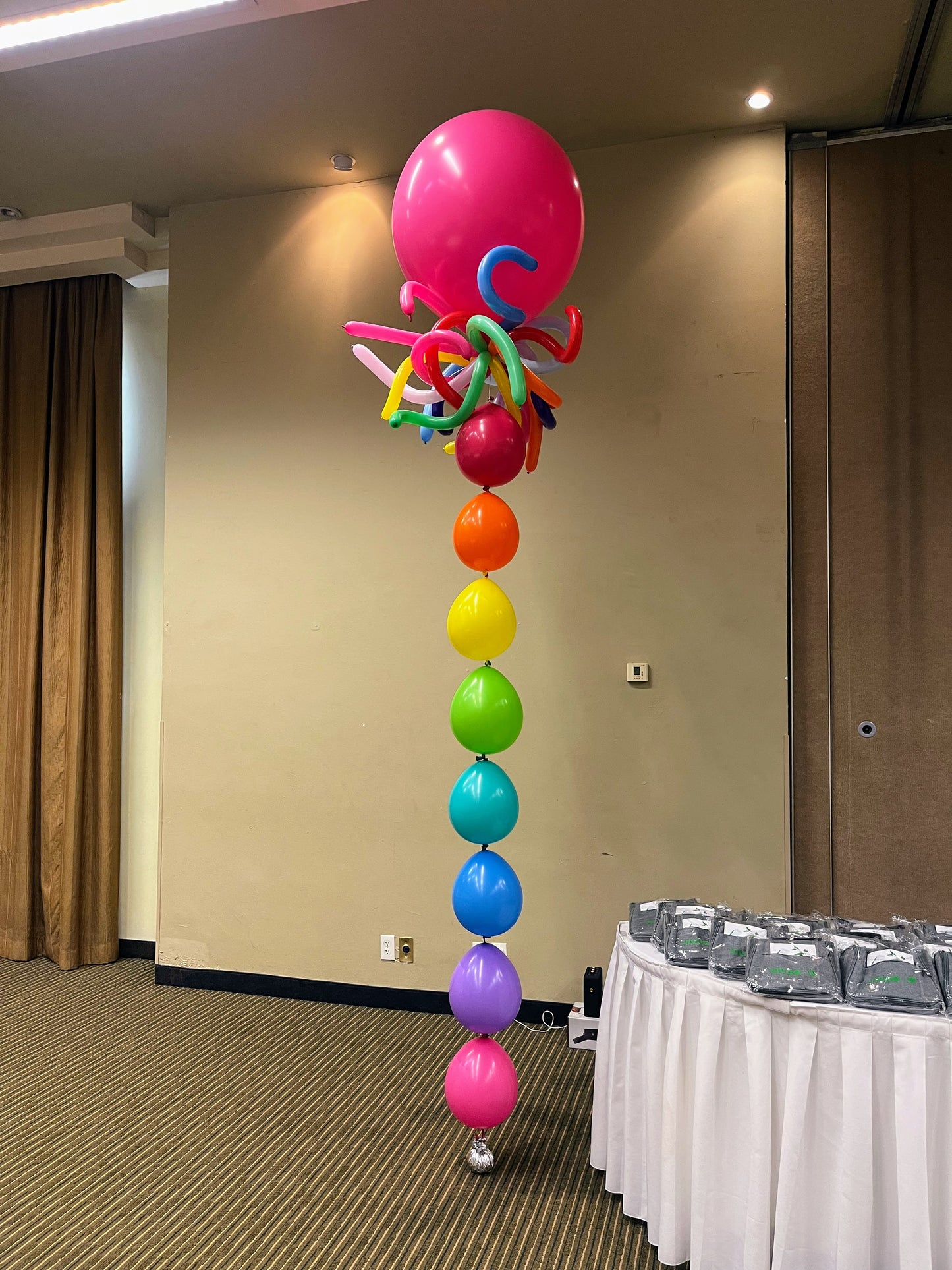 1 Globo Jumbo con Helio + Tira de Globos