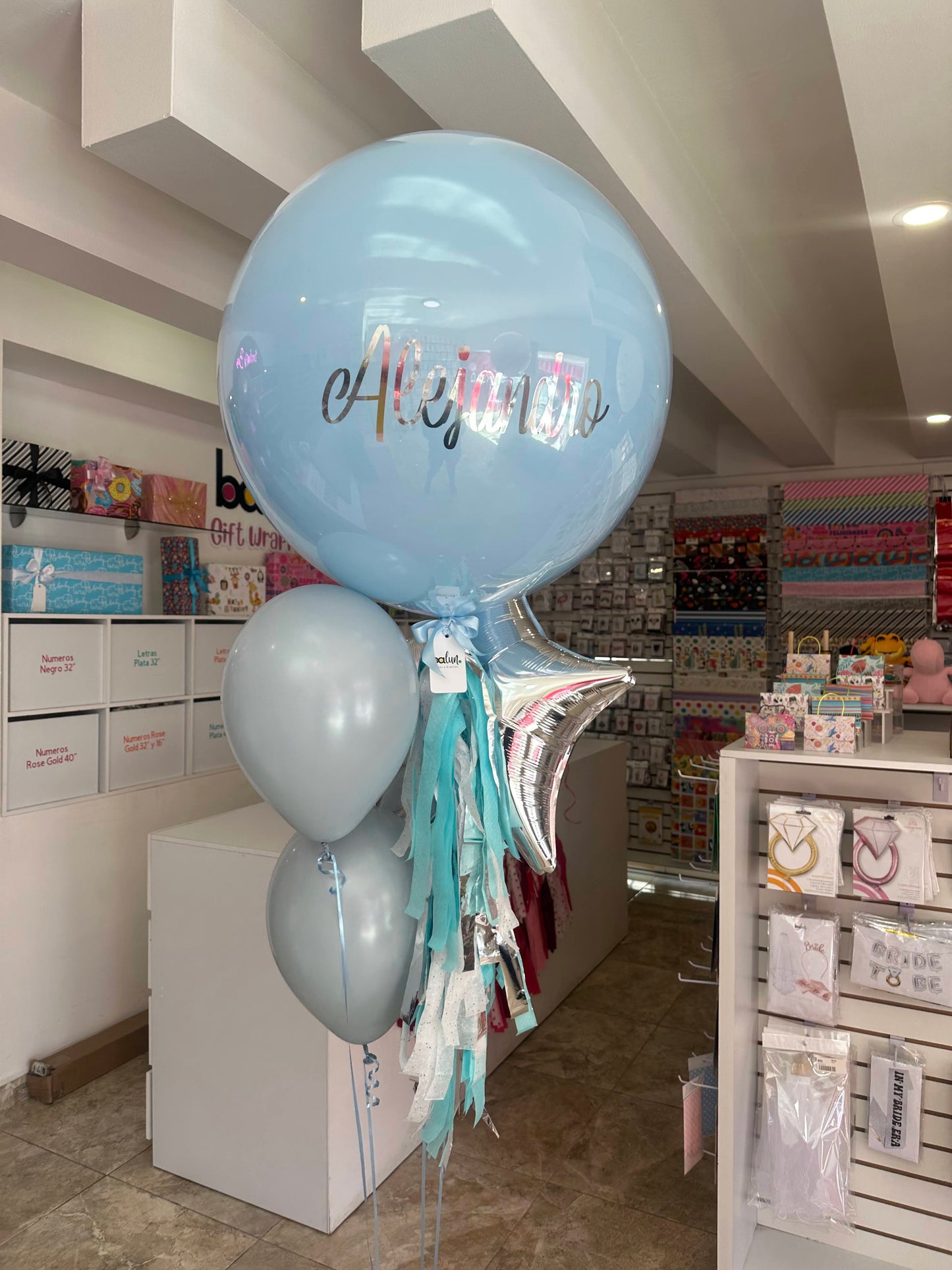 Globo Burbuja + 2 Globos Látex + 1 Estrella Metálica