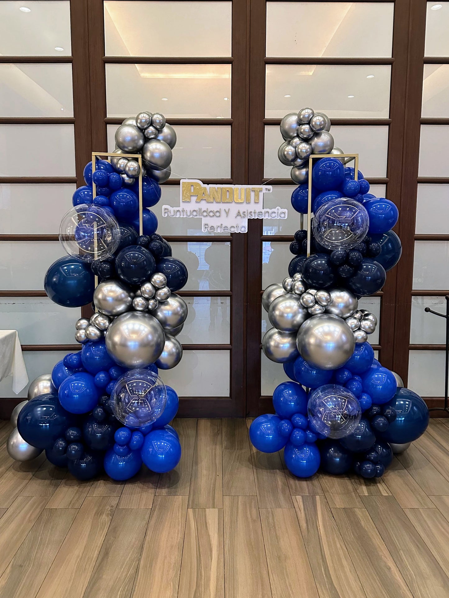 Dos Columnas + Letrero Personalizado