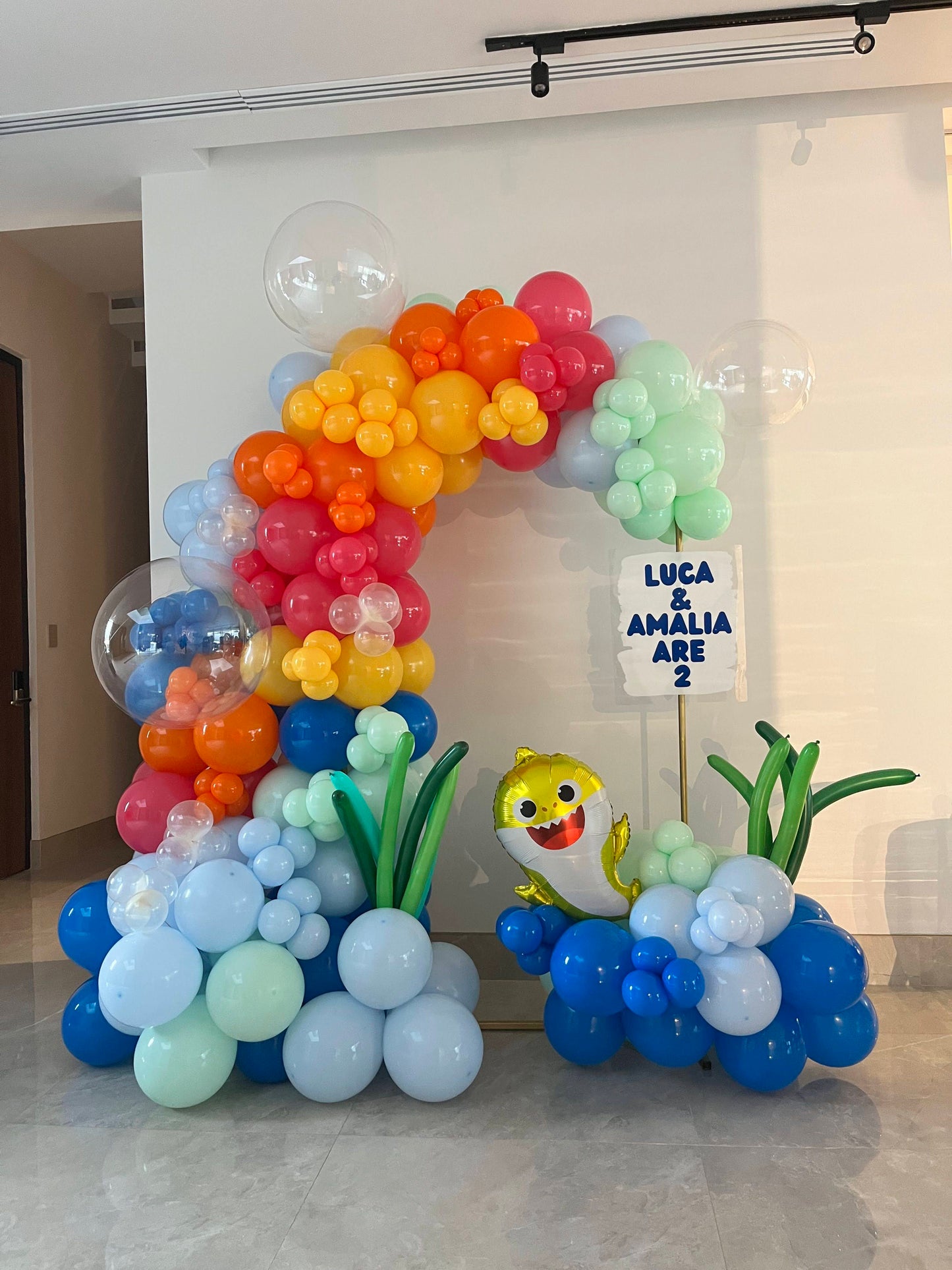 Arco de Globos Baby Shark