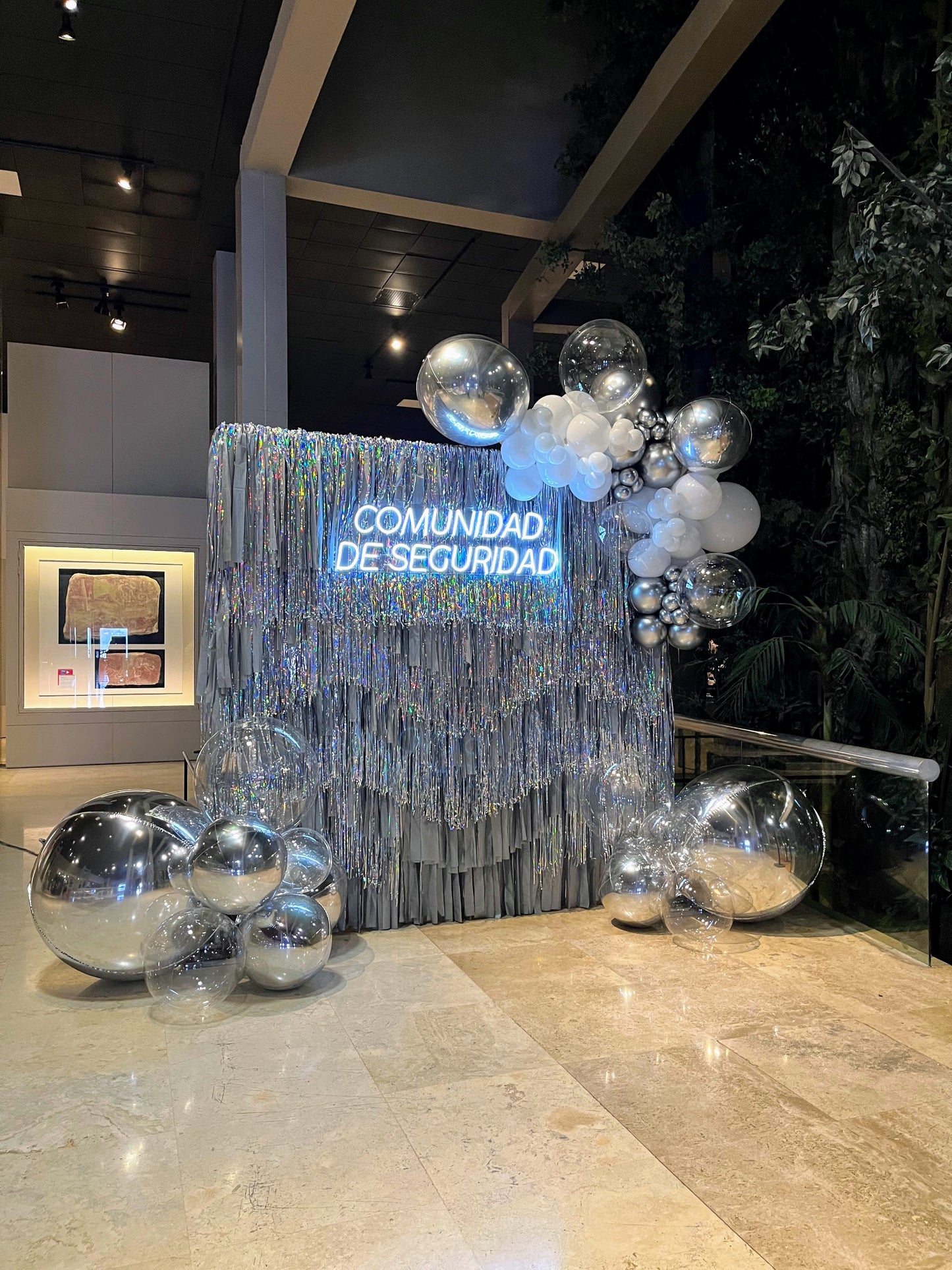 Pared Mechas + Neón Personalizado