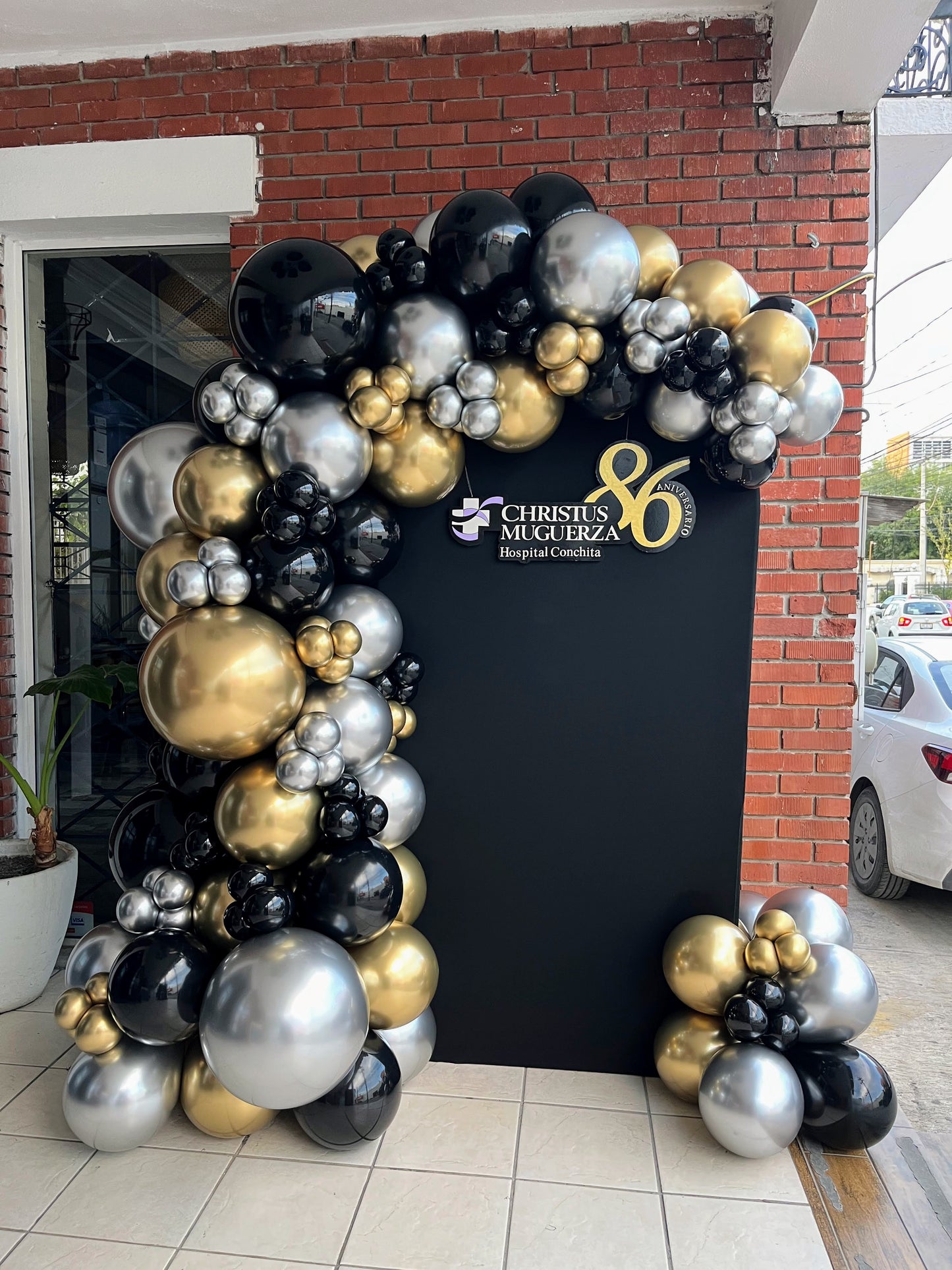 Mampara con Logo en MDF Personalizado