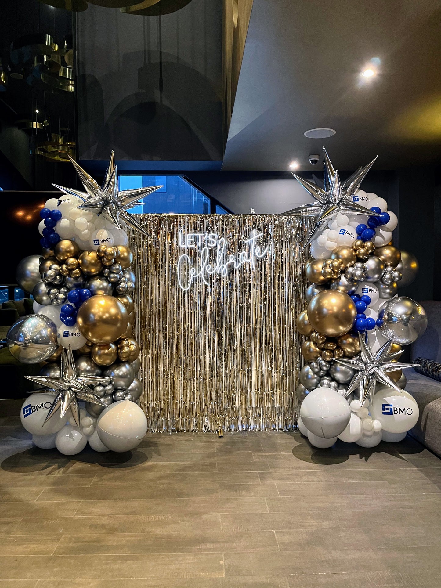 Back de Cortinas + 2 Columnas de Globos con Logo