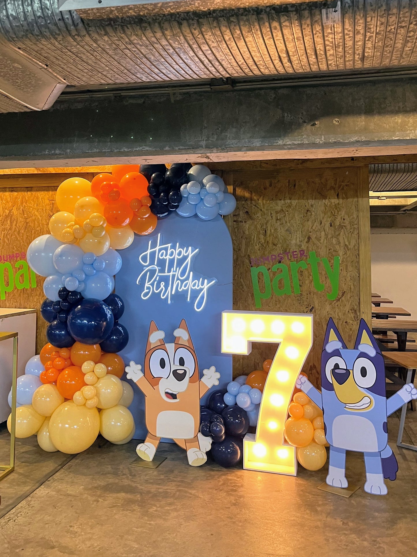 Mampara Bluey & Bingo + Número Iluminado