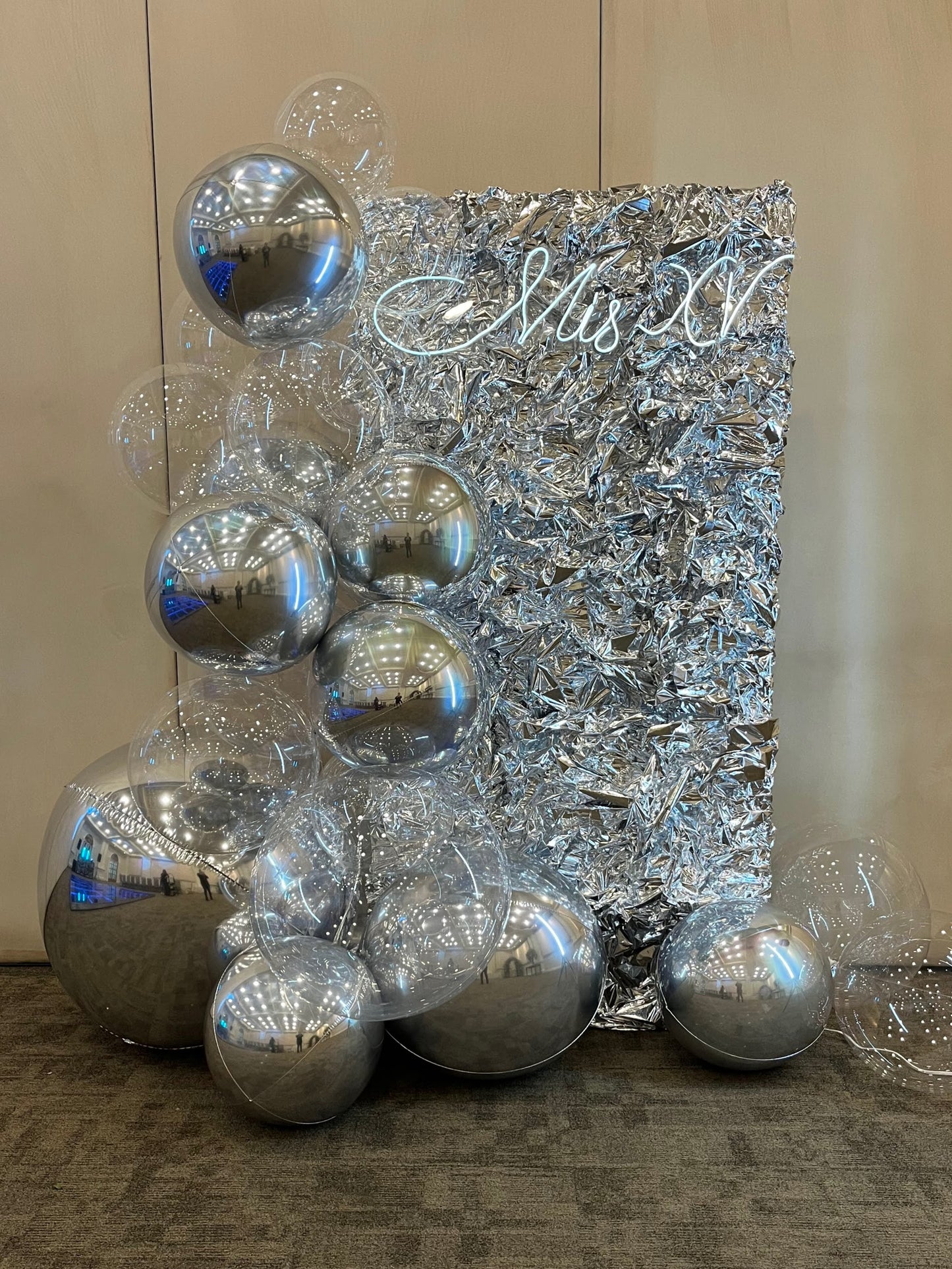 Mampara Corrugada Plata + Burbujas y Esferas