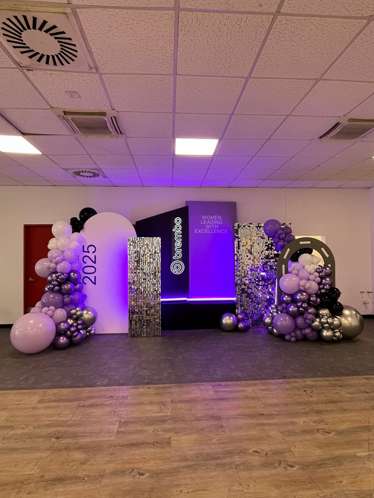 Set 3 Mamparas + Neón Personalizado Día de la Mujer