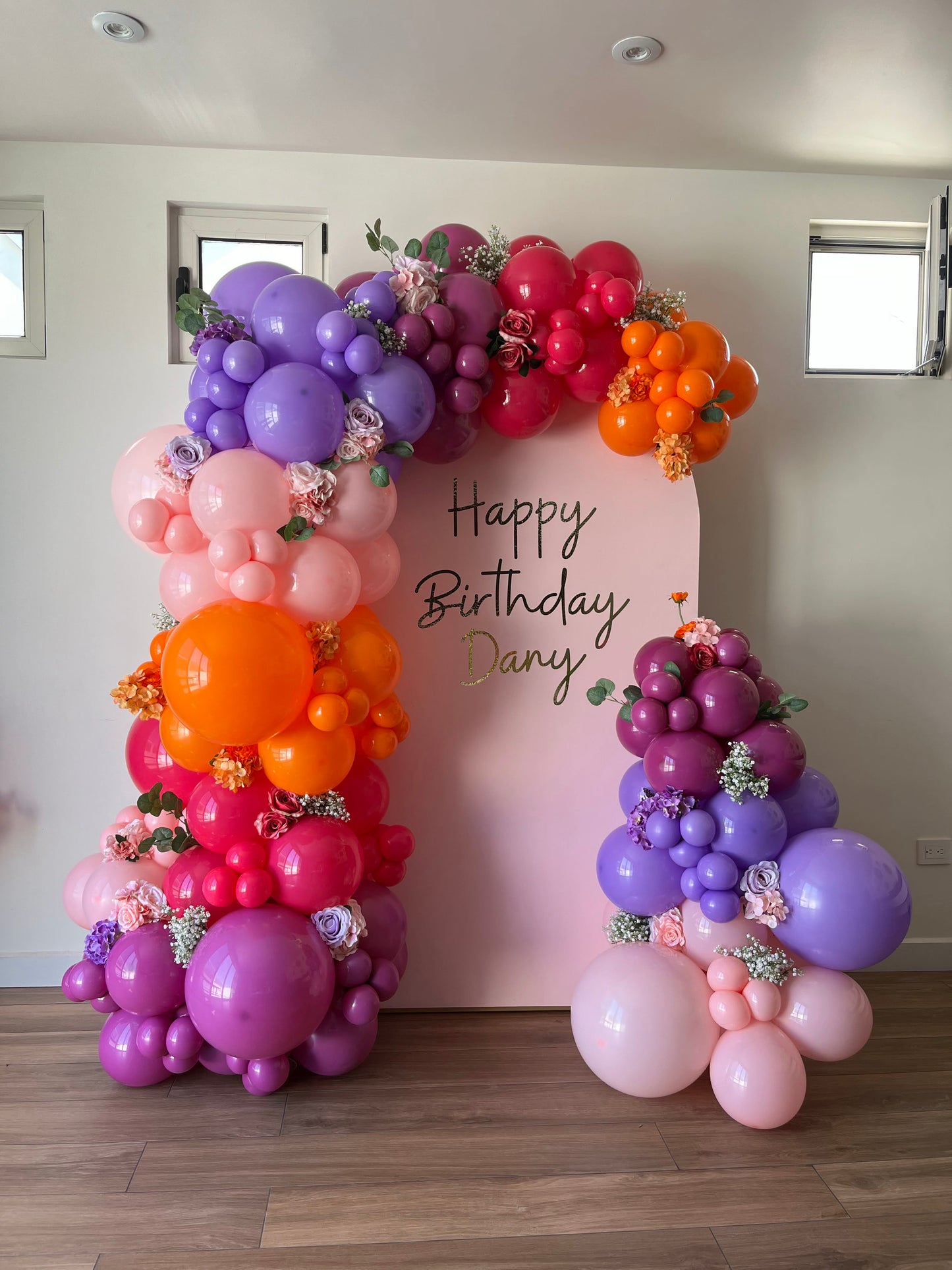 Mampara Personalizada + Flores Artificiales