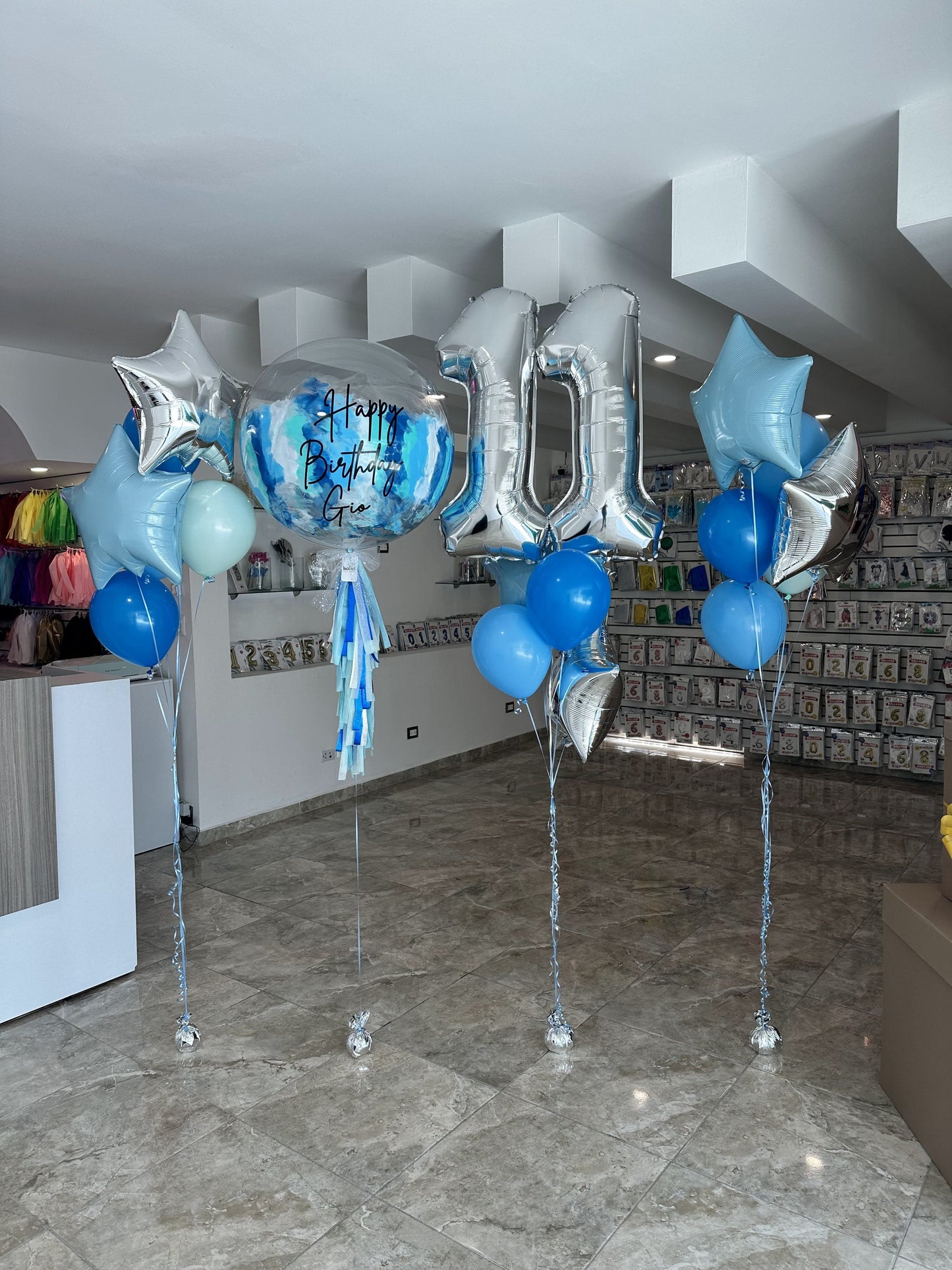 Arreglo de Globo Burbuja + Número Jumbo + 2 Bouquets de globos extra