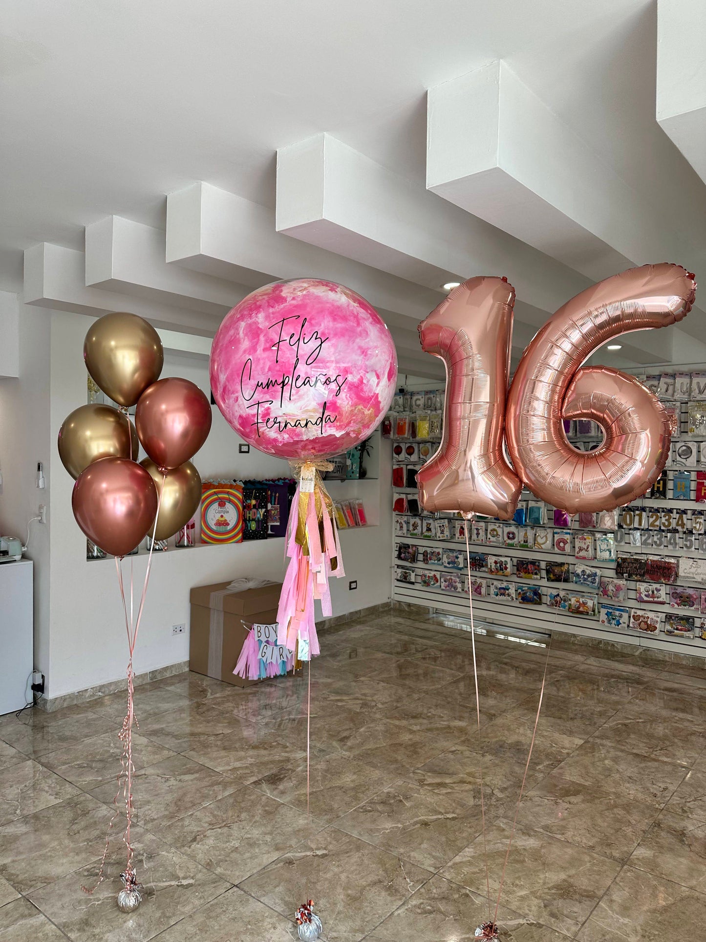 Globo Burbuja + Número Jumbo + 1 Ramillete de Globos Látex
