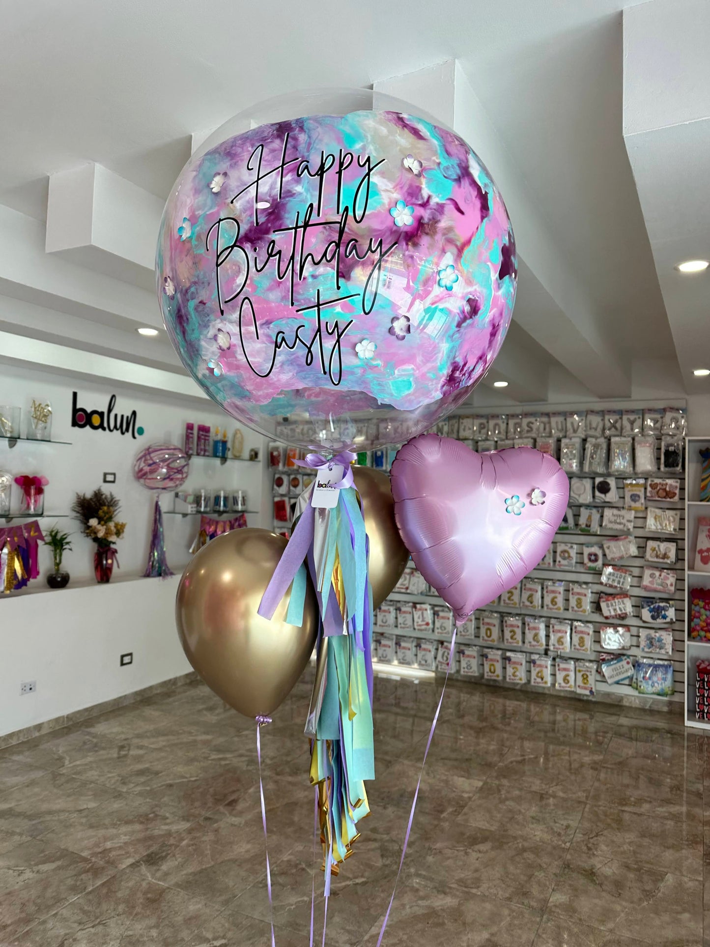Globo Burbuja con Florecitas + 1 Corazón + 2 Globos Látex